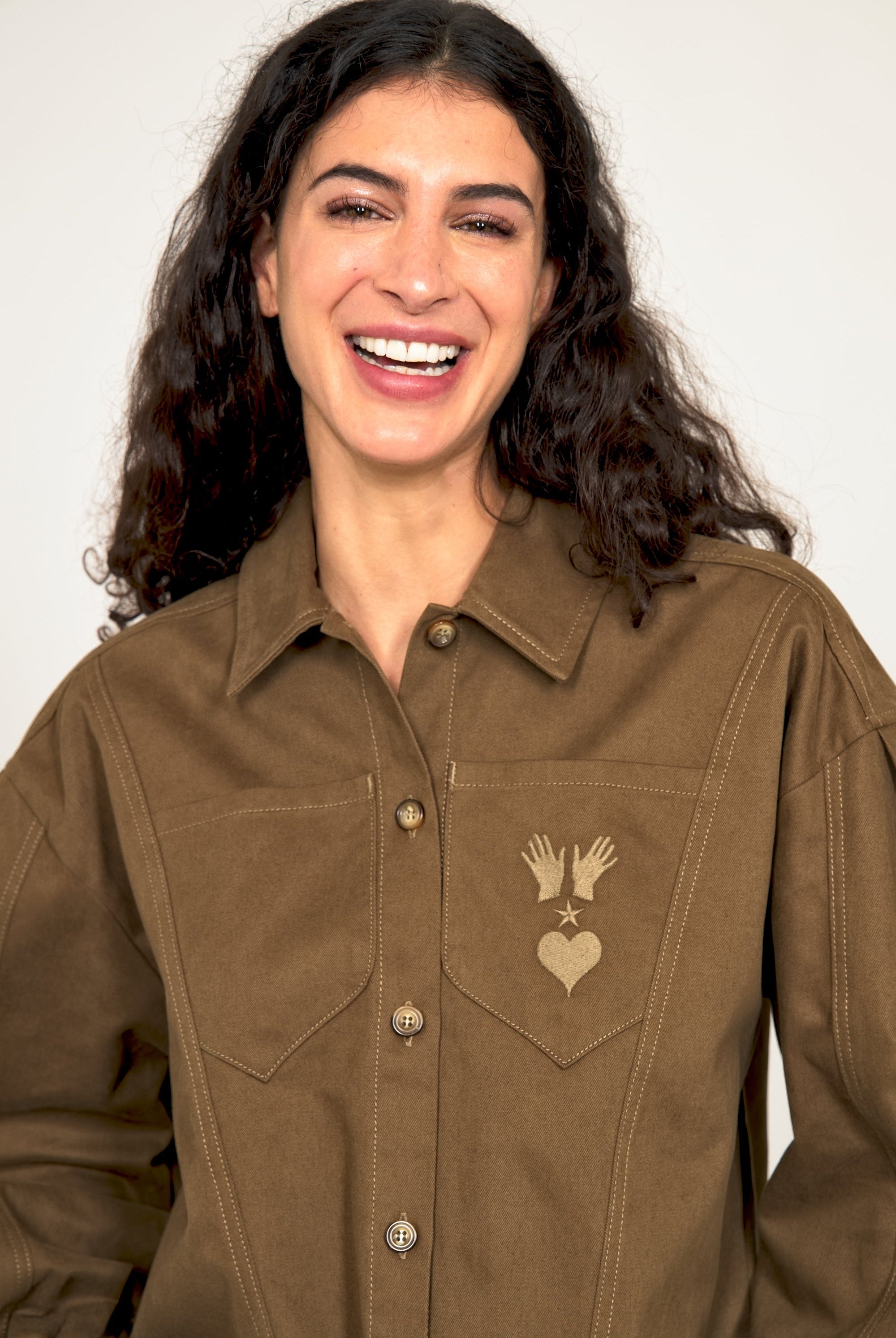 UNE SAISON DÉDIÉE À LA FÉMINITÉ ET AU CARACTÈRE