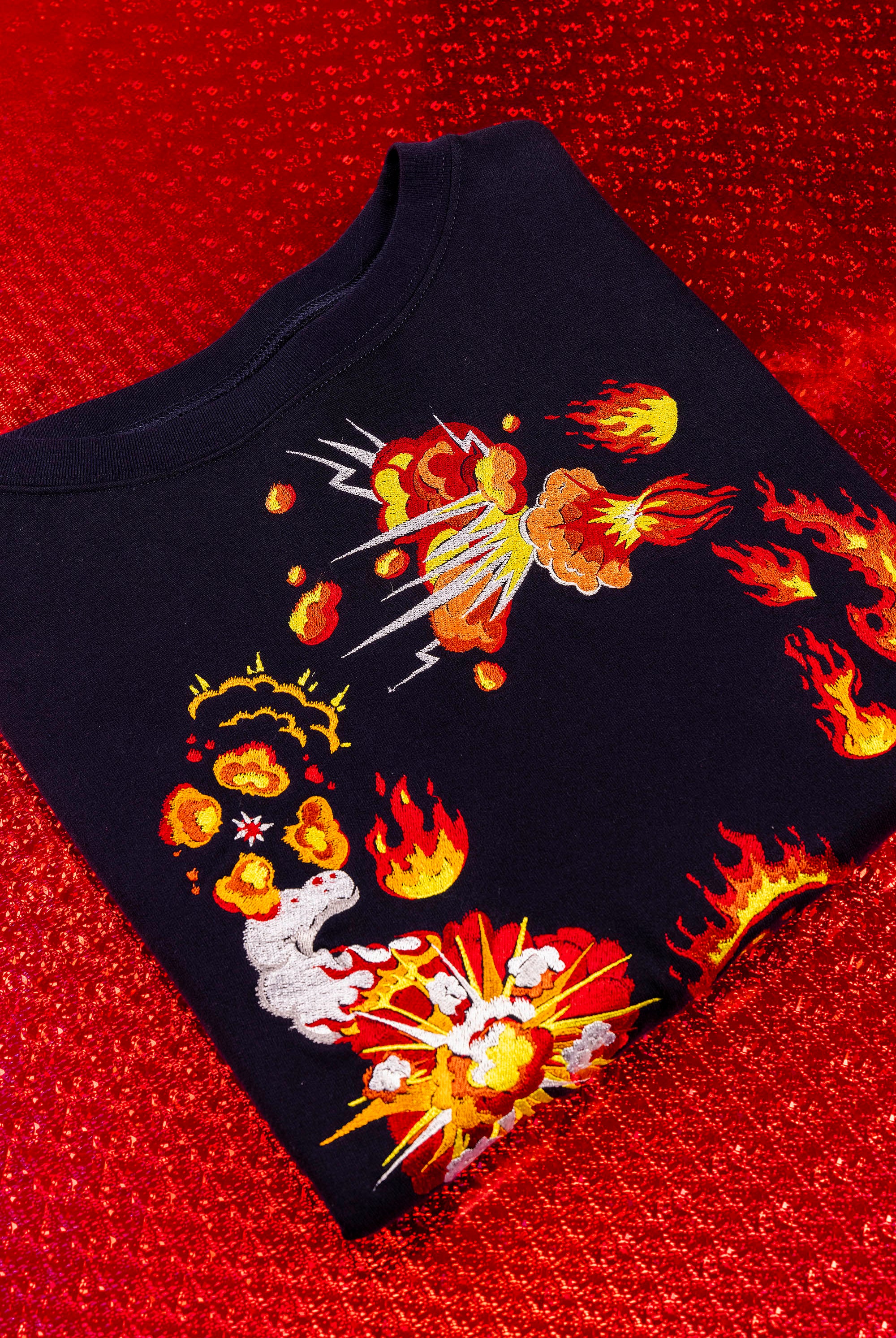 sweat bleu marine en coton broderie détonation explosion nouveauté nouvelle collection hiver 2022 misericordia