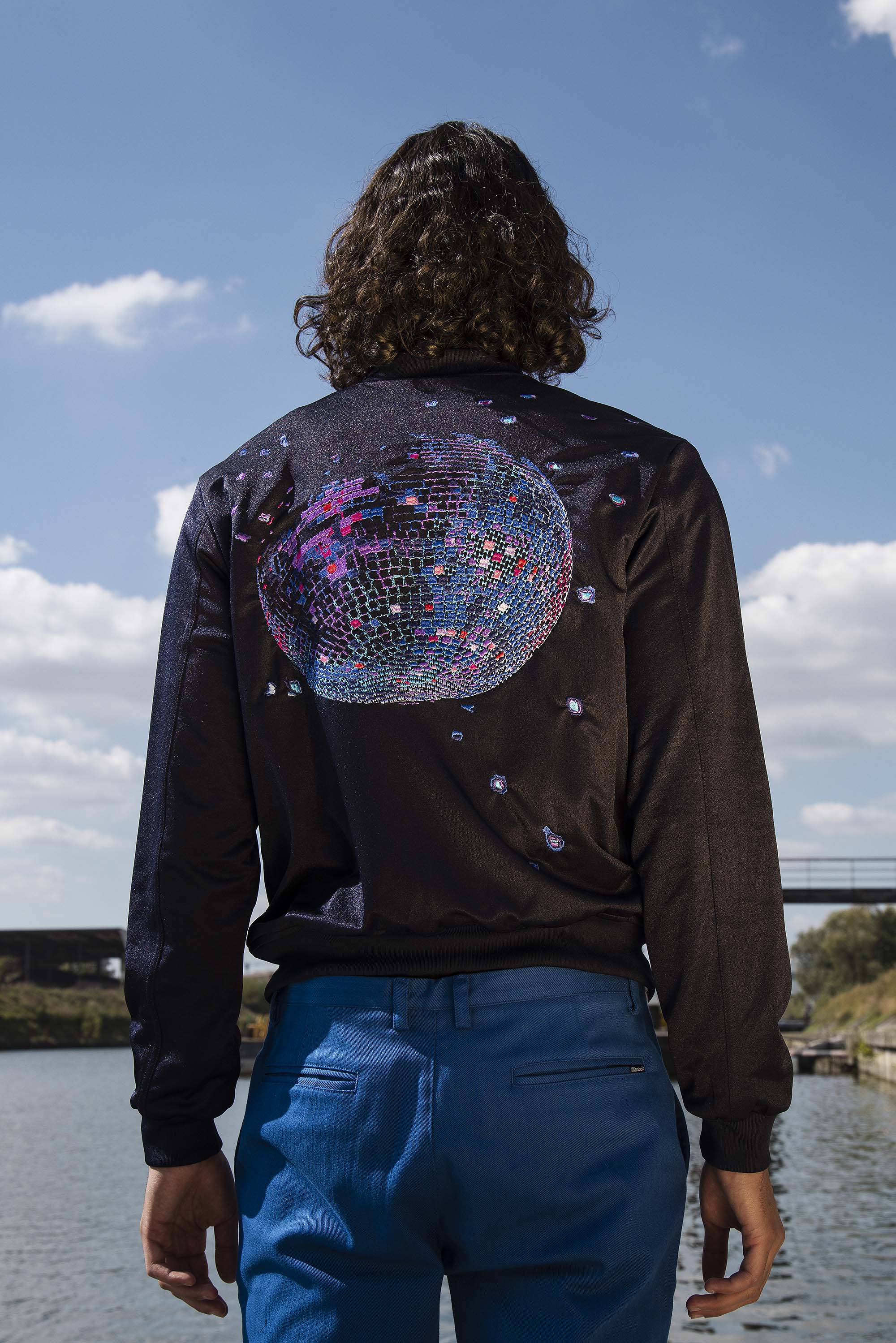 Blouson Paraguas Bola Disco Bleu Marine élément incontournable des tenues masculines, la veste est une pièce polyvalente