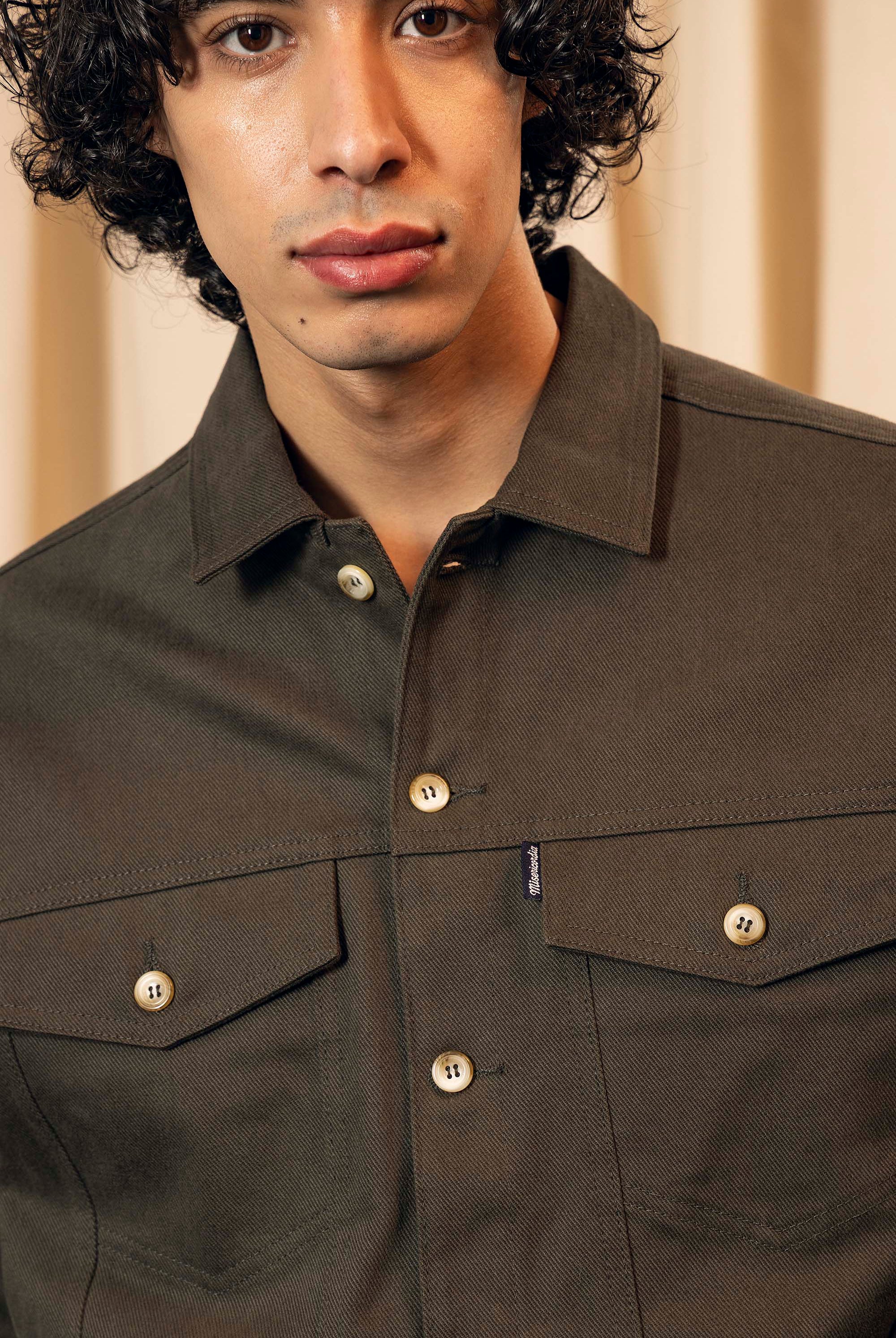 Chemise Attis Kaki Foncé chemise homme raffinée pour un style charmant