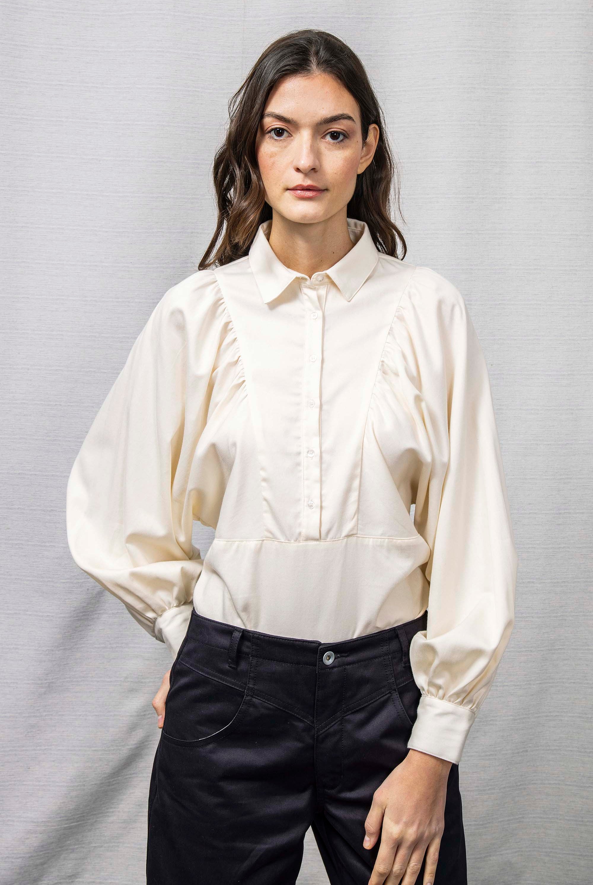 Chemise Carina Blanc Nacré à la fois élégante et casual pour un look ultra féminin