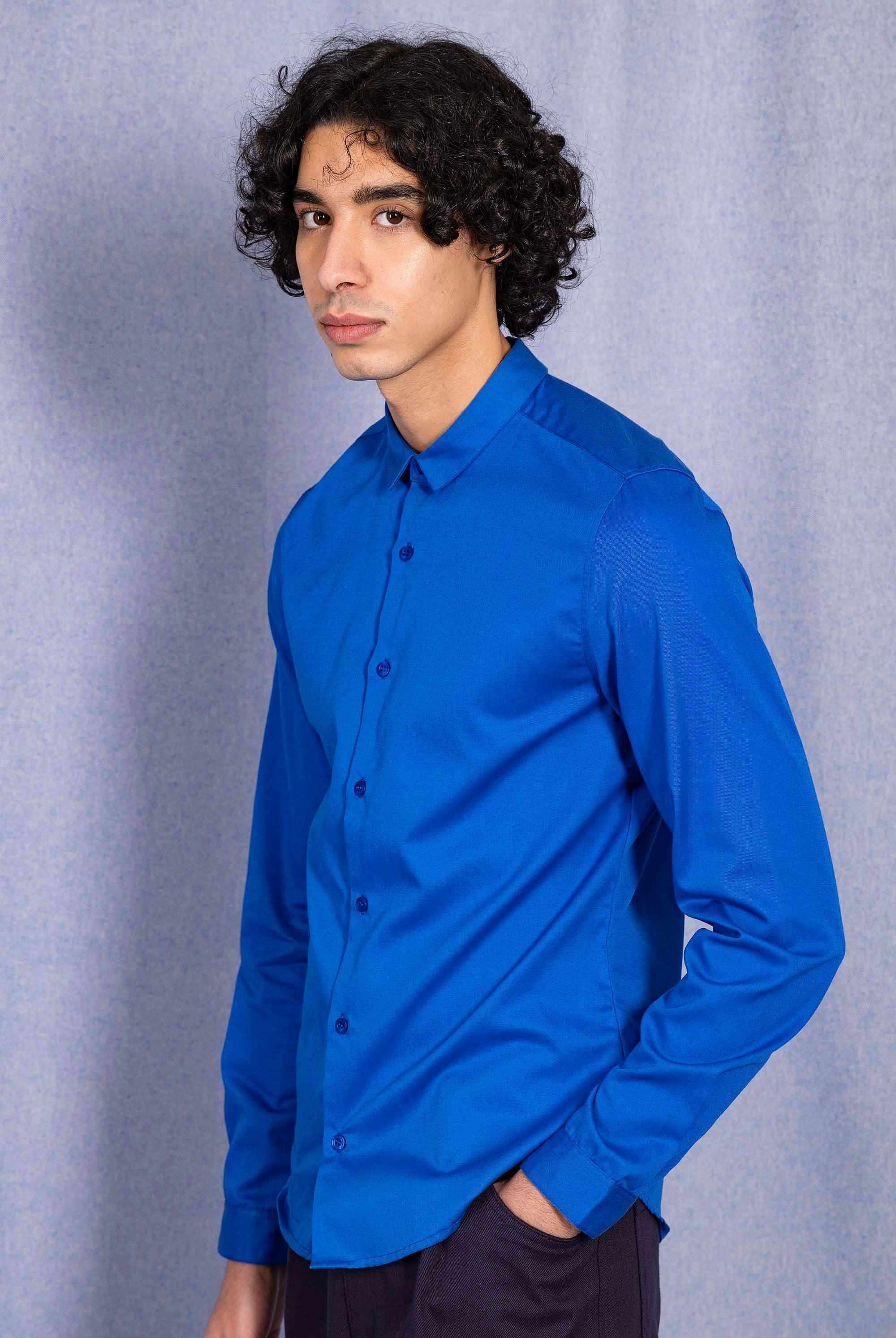Chemise Farfan Bleu chemise à l'esprit classique, simple et élégant