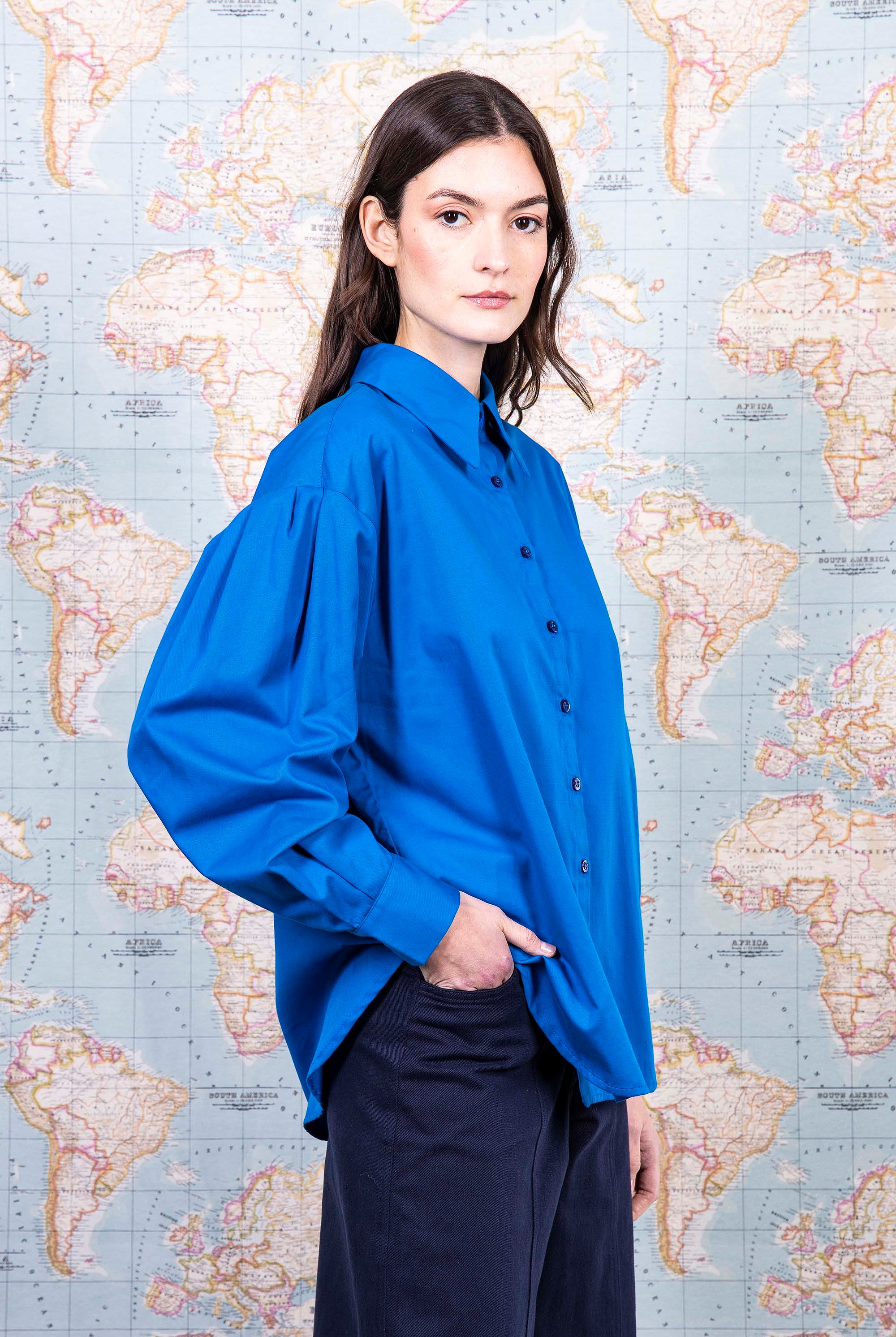 Chemise Nela Bleu chemise Misericordia, librement inspirée de différents univers
