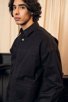Chemise Timon Noir chemise à l'esprit classique, simple et élégant