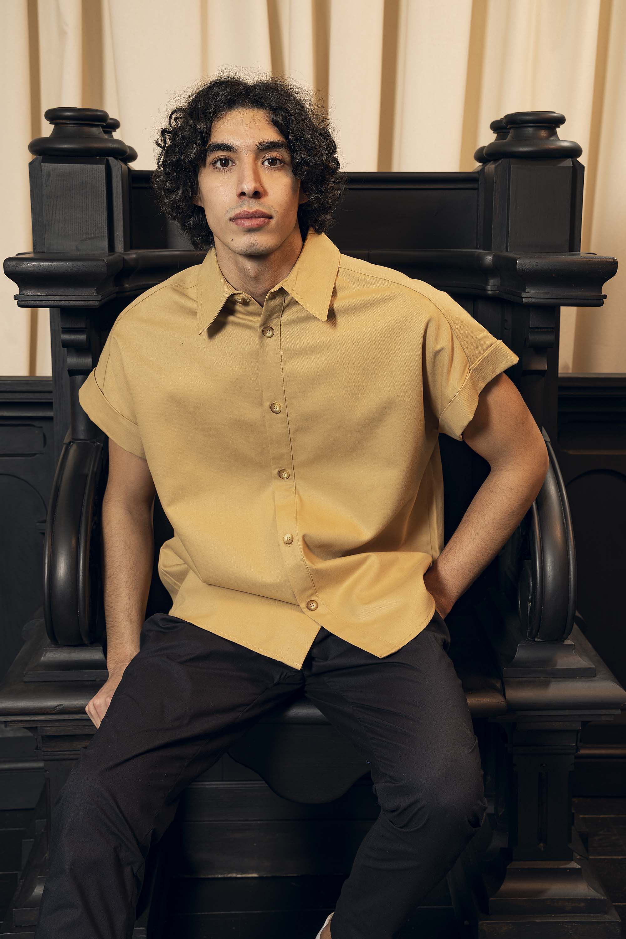 Chemise Vega Beige chemise homme aux lignes délicates, élégance assurée