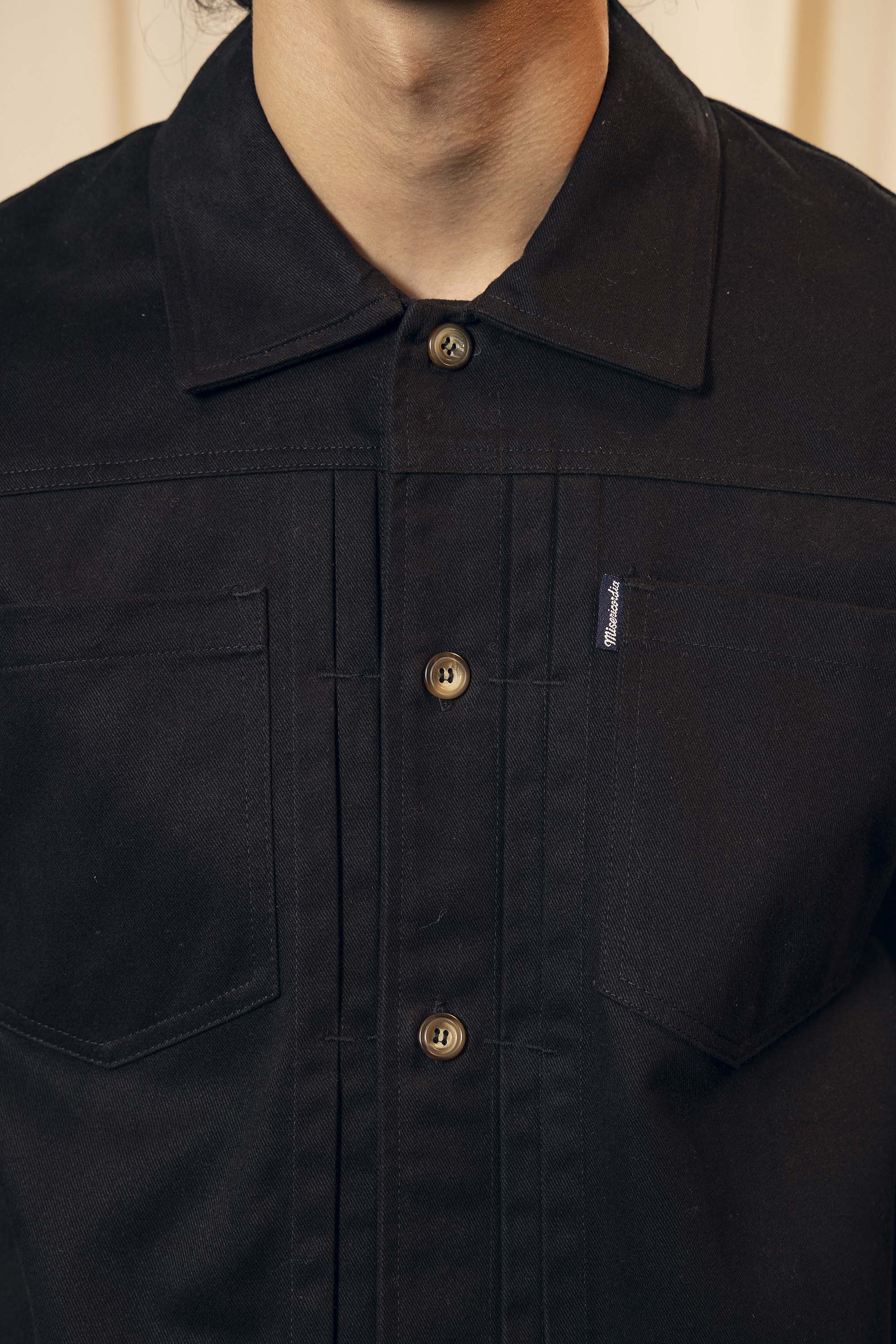 Chemise Wilfredo Noir chemise à l'esprit classique, simple et élégant