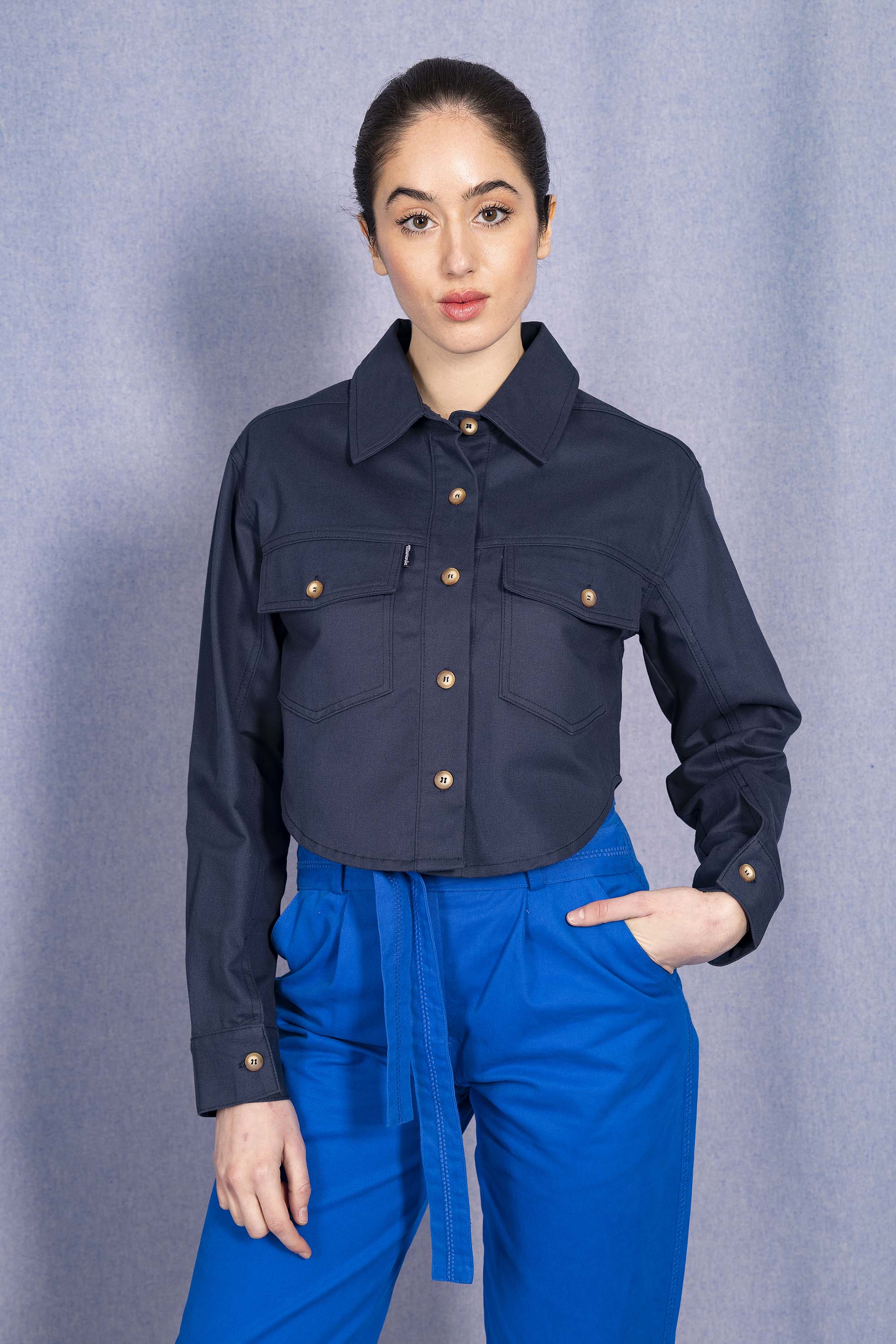 Chemise Arlet Bleu Marine classique intemporelle, la chemise dessine la silhouette