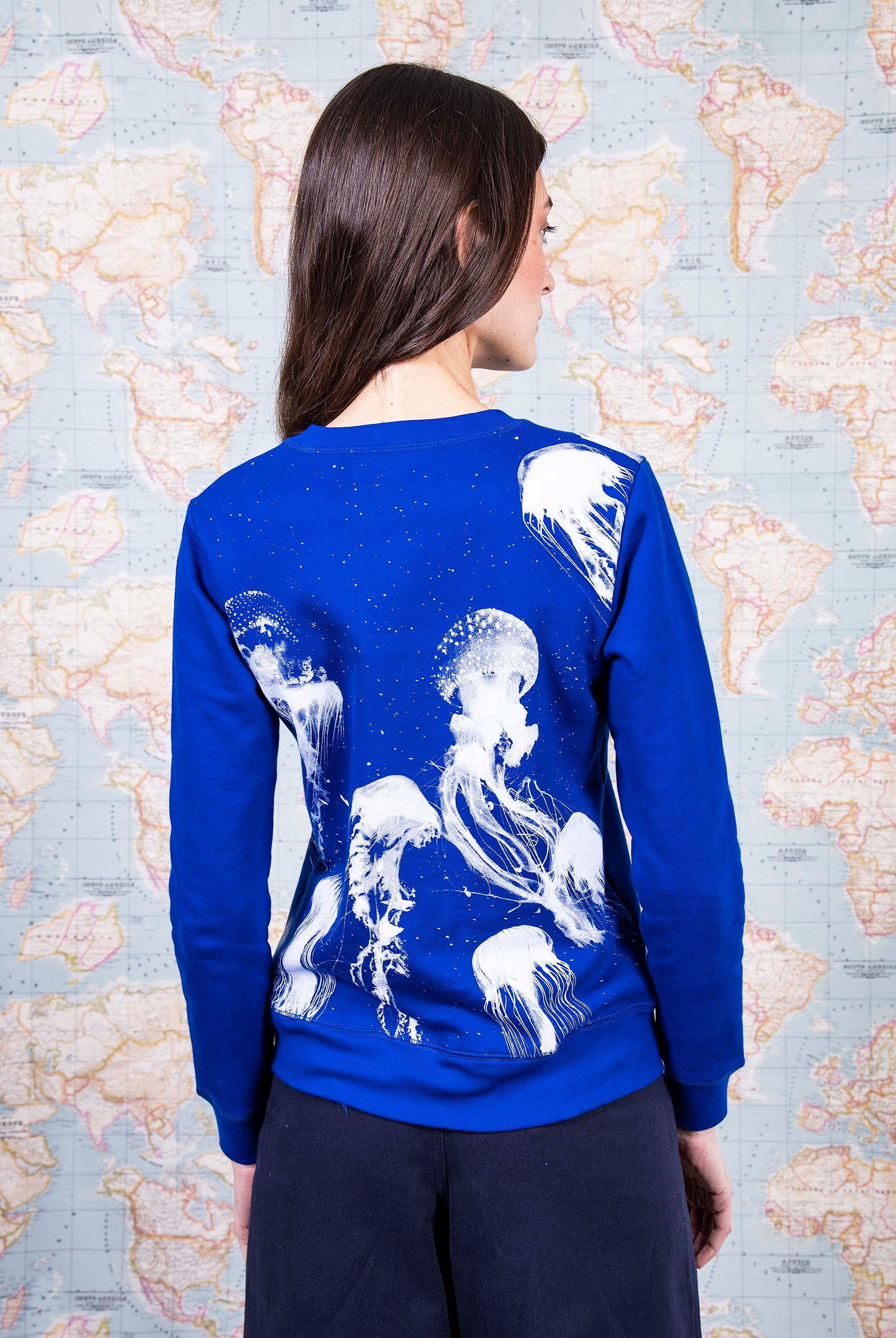 Sweatshirt Macarron Medusas Bleu Saphir le sweatshirt femme Misericordia revendique une nouvelle identité tendance