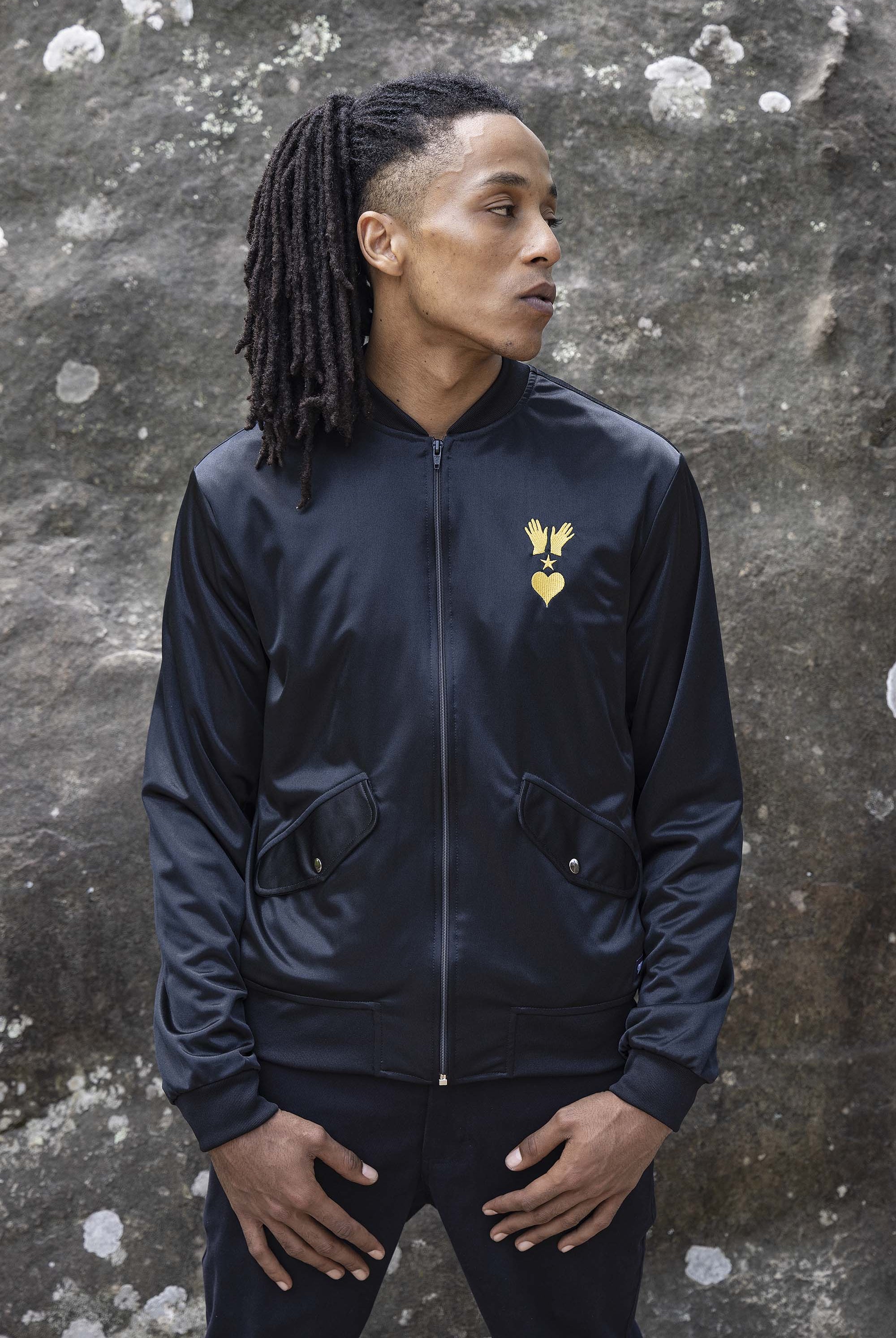 Blouson Paraguas Detonación Noir élément incontournable des tenues masculines, la veste est une pièce polyvalente