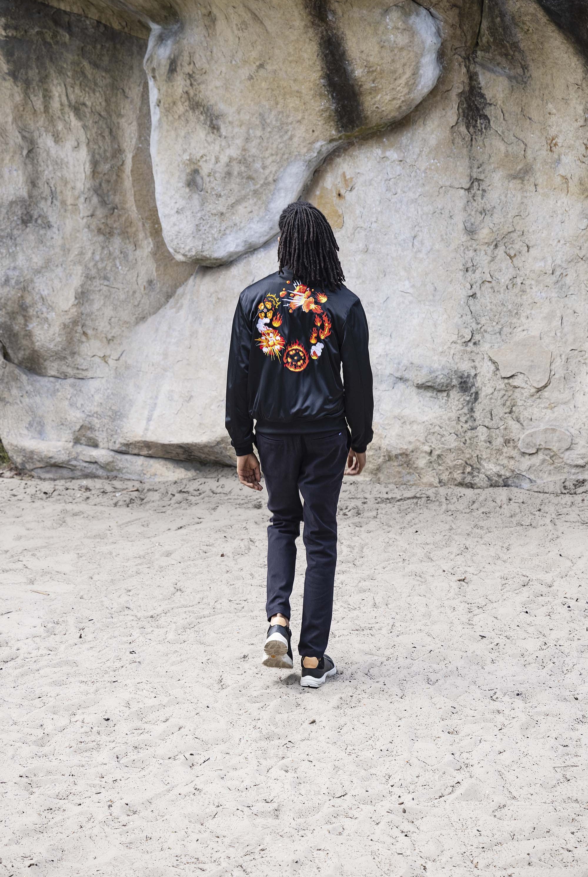 Blouson Paraguas Detonación Noir élément incontournable des tenues masculines, la veste est une pièce polyvalente