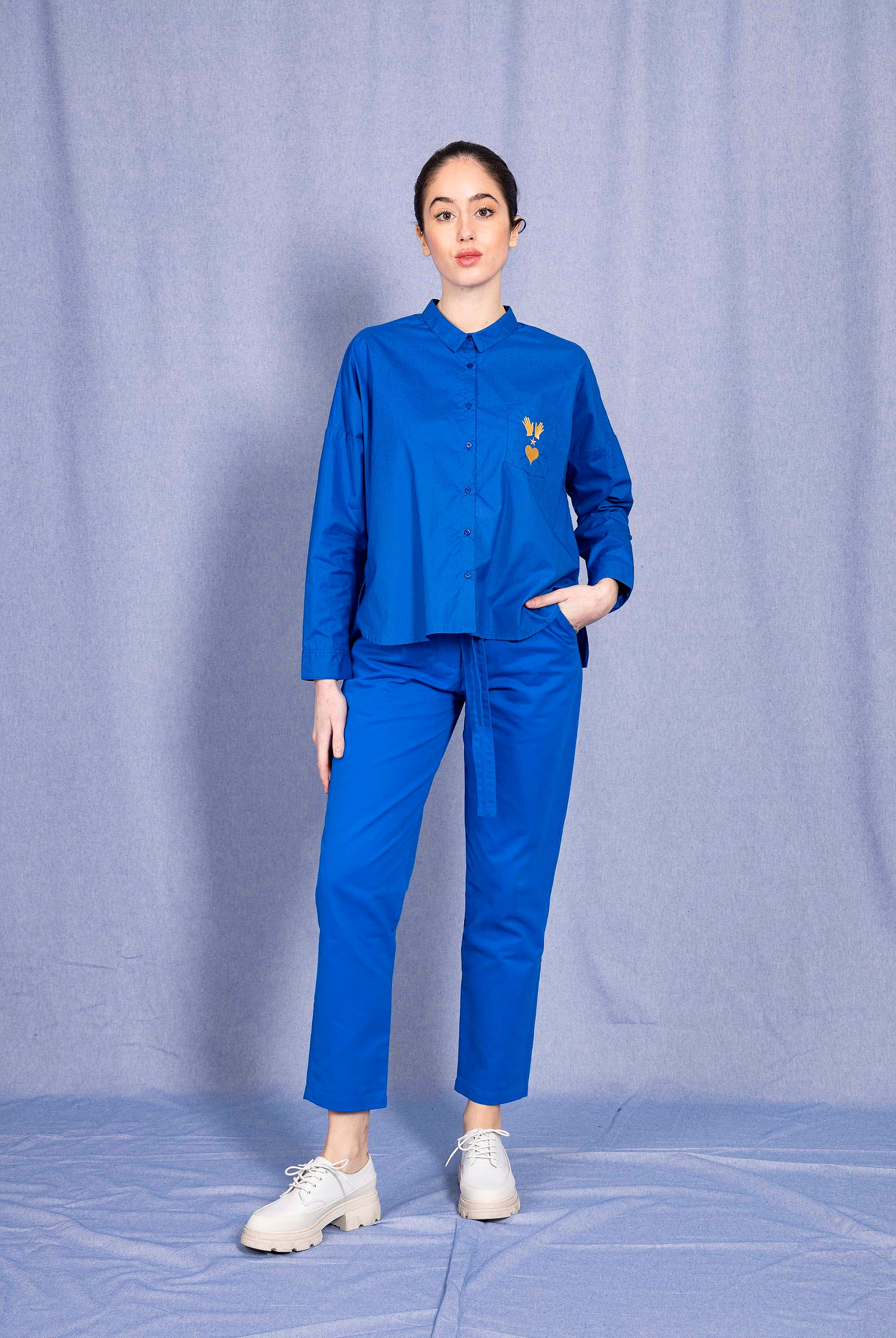 Pantalon Calipso Bleu Saphir minimalisme et détails tendance, coupes classiques et une palette de couleurs neutres