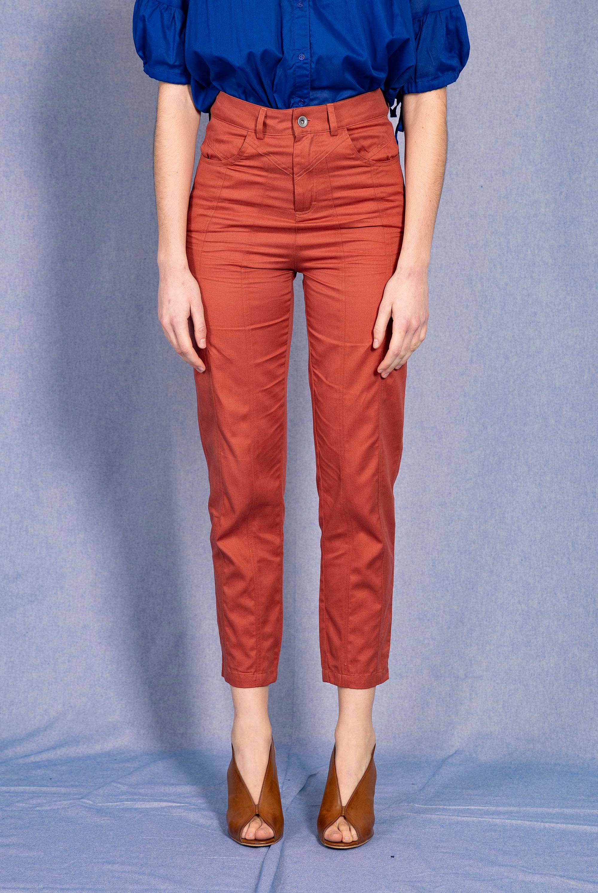 Pantalon Karima Rouge Brique parfaite alternative aux jeans, les pantalons en coton Misericordia sont uniques et confortables