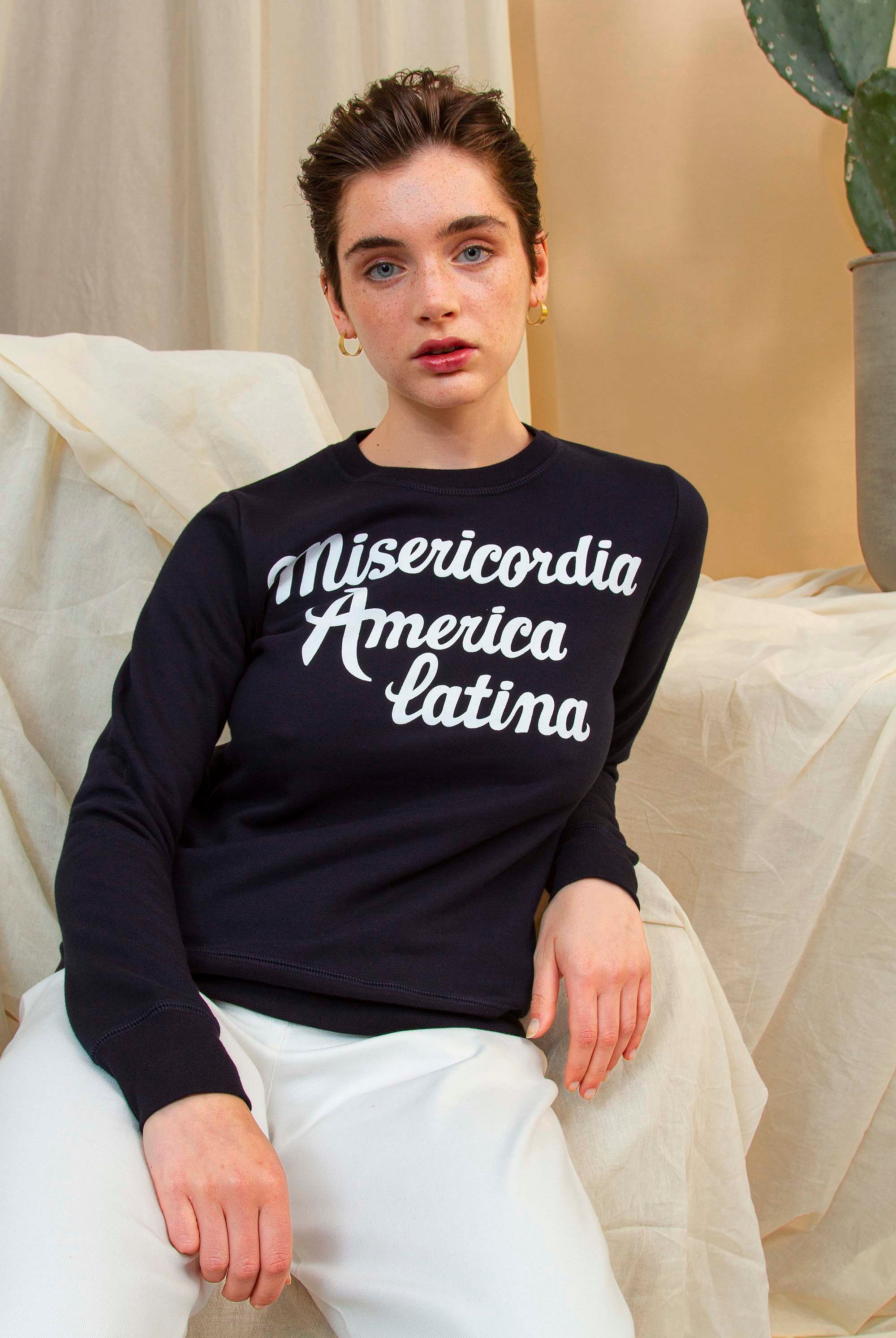 Sweat-shirt Macarron América Latina Bleu Marine sweatshirts Misericordia, modèles cosy et tendance, des basiques colorés aux pulls à slogan