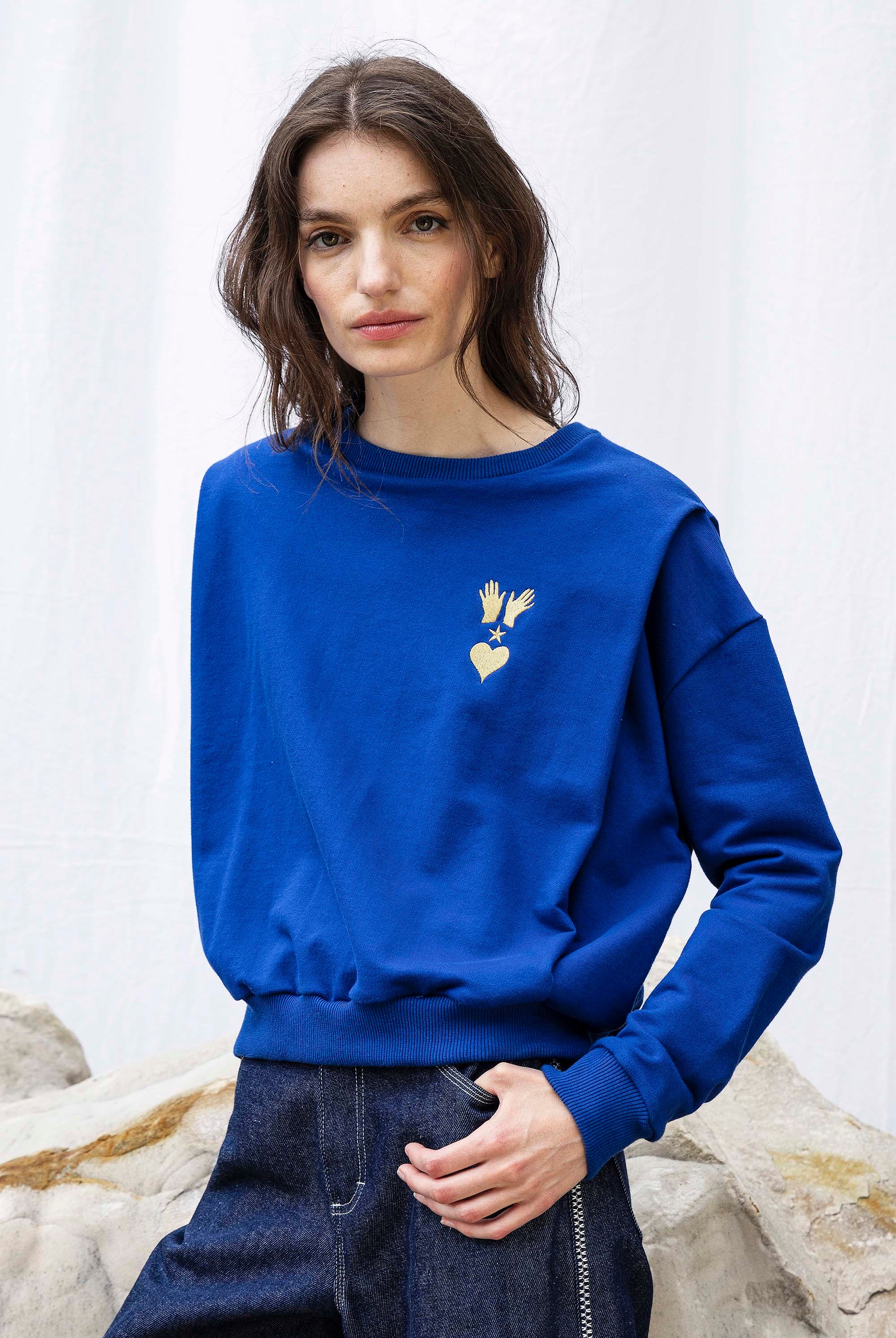 Sweatshirt Alyssa Manos Bleu Saphir sweatshirt femme, pièce basique et vêtement cocooning du quotidien