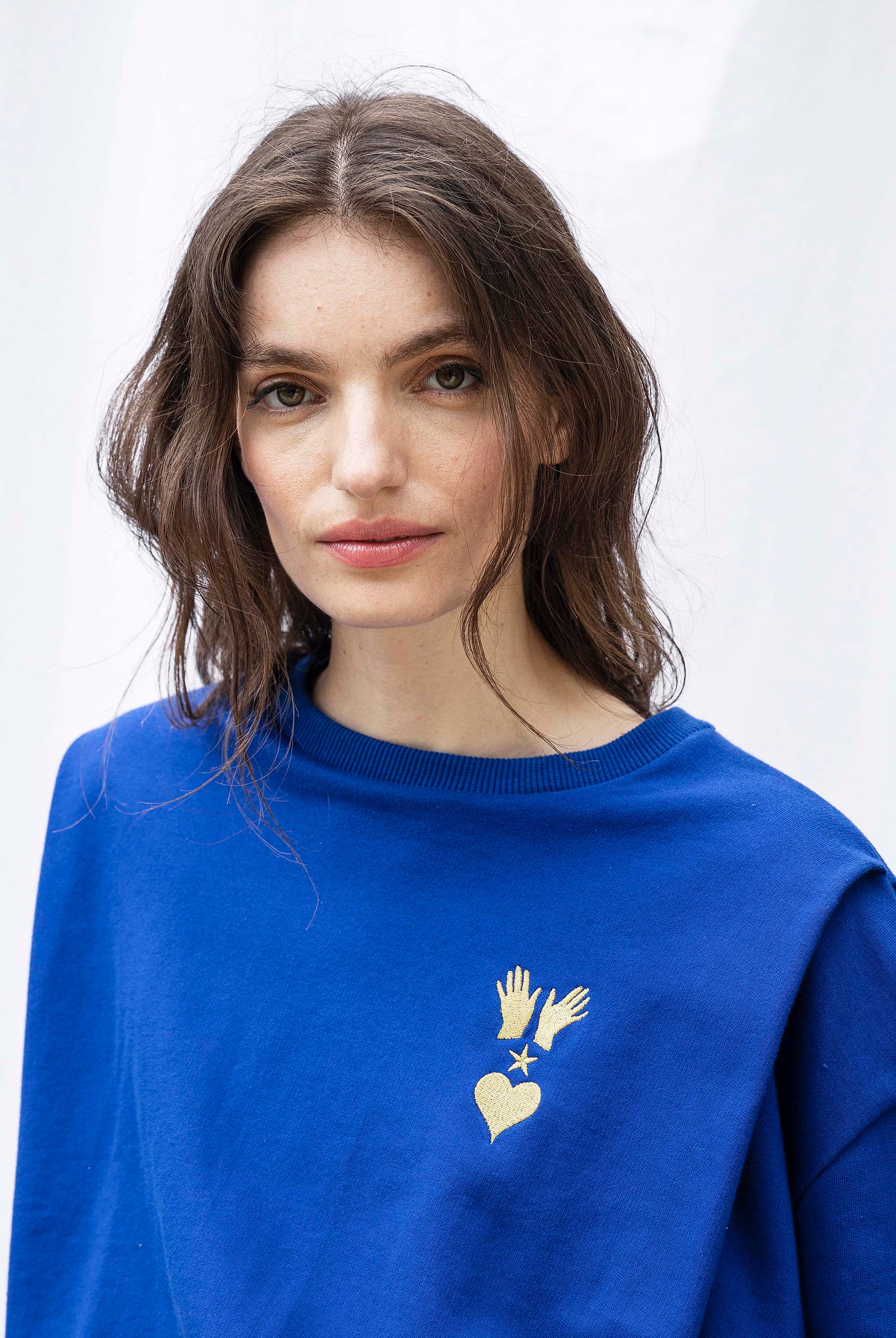 Sweatshirt Alyssa Manos Bleu Saphir sweatshirt femme, pièce basique et vêtement cocooning du quotidien