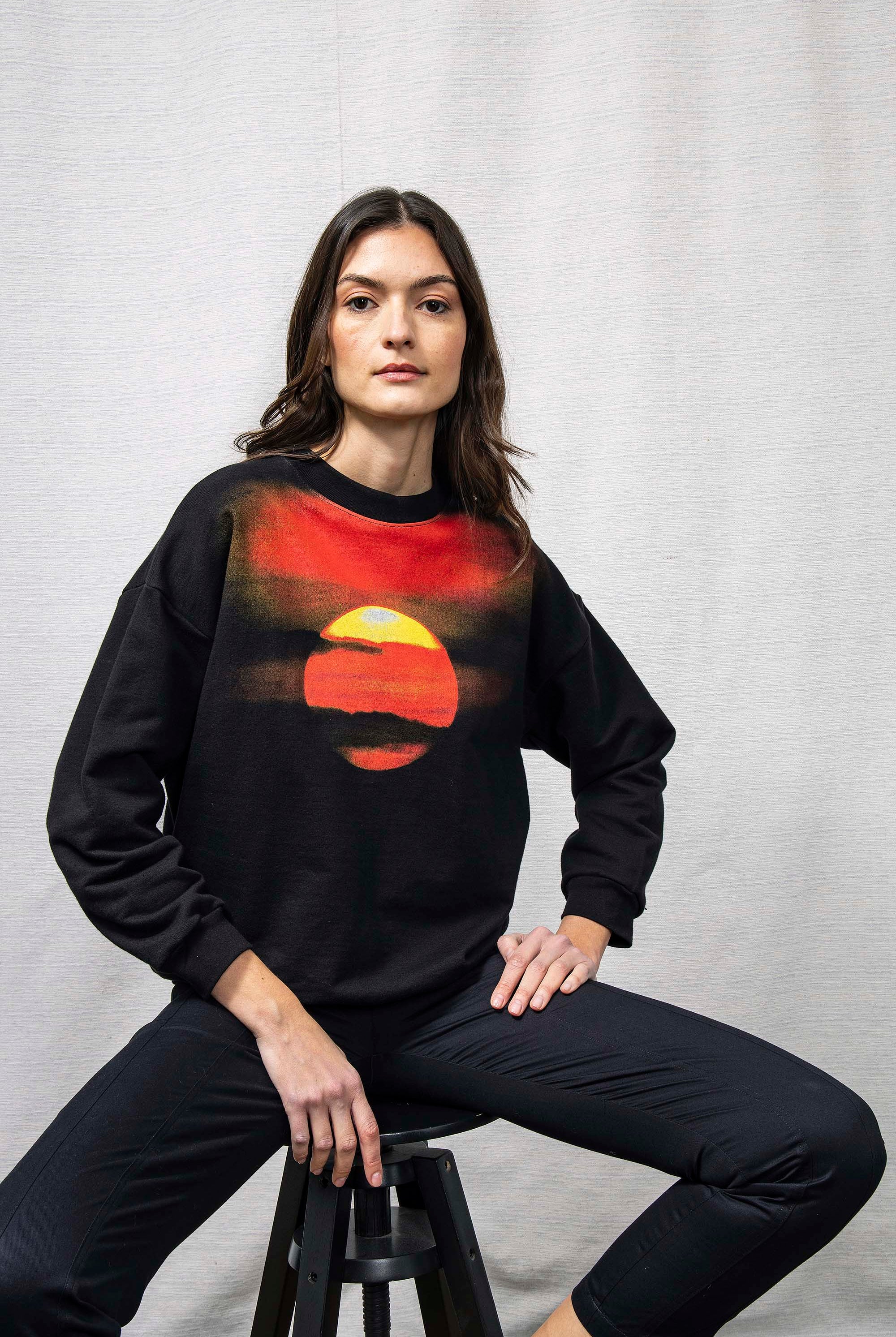 Sweatshirt Angela Puesta De Sol Noir le sweatshirt femme Misericordia revendique une nouvelle identité tendance