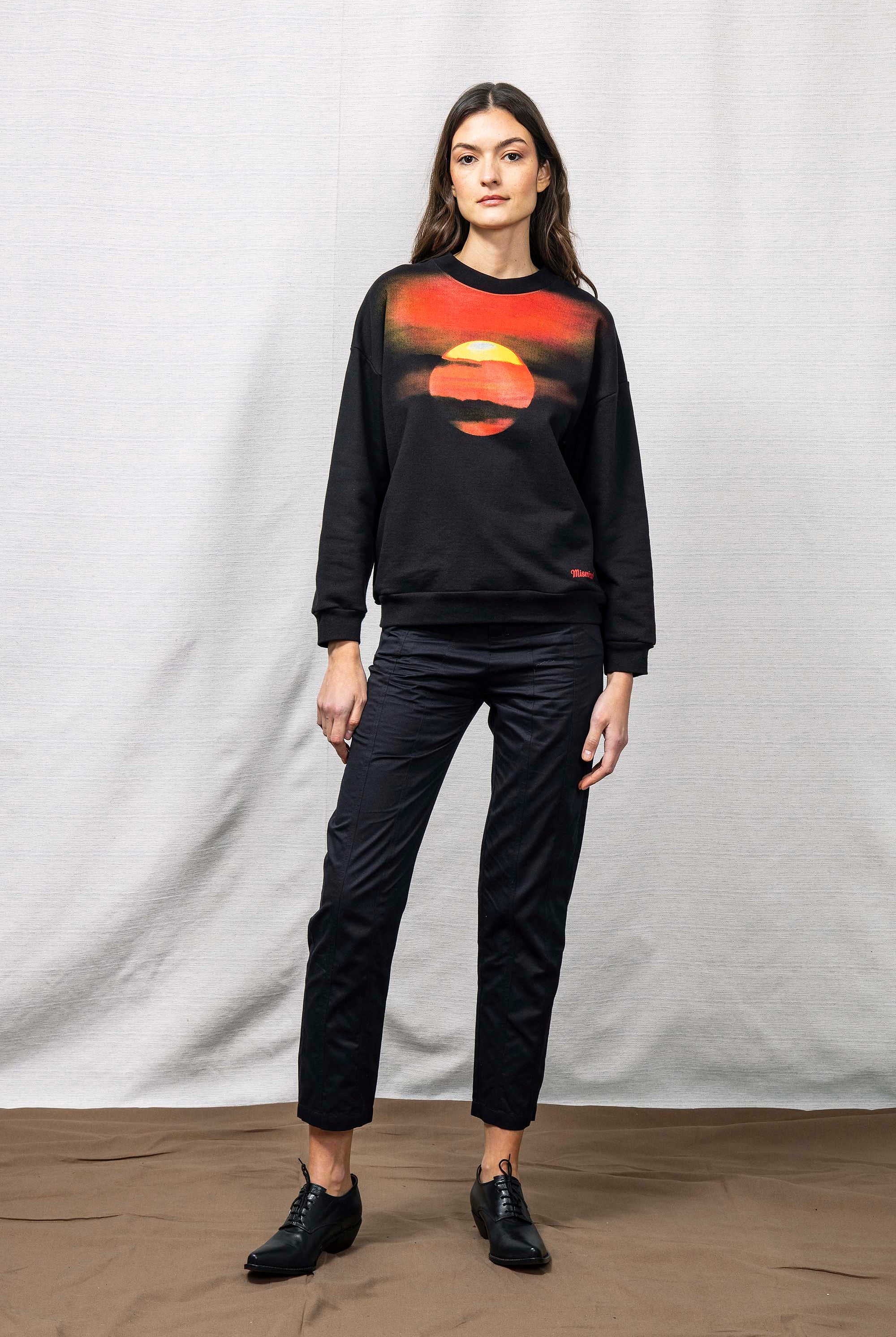 Sweatshirt Angela Puesta De Sol Noir le sweatshirt femme Misericordia revendique une nouvelle identité tendance
