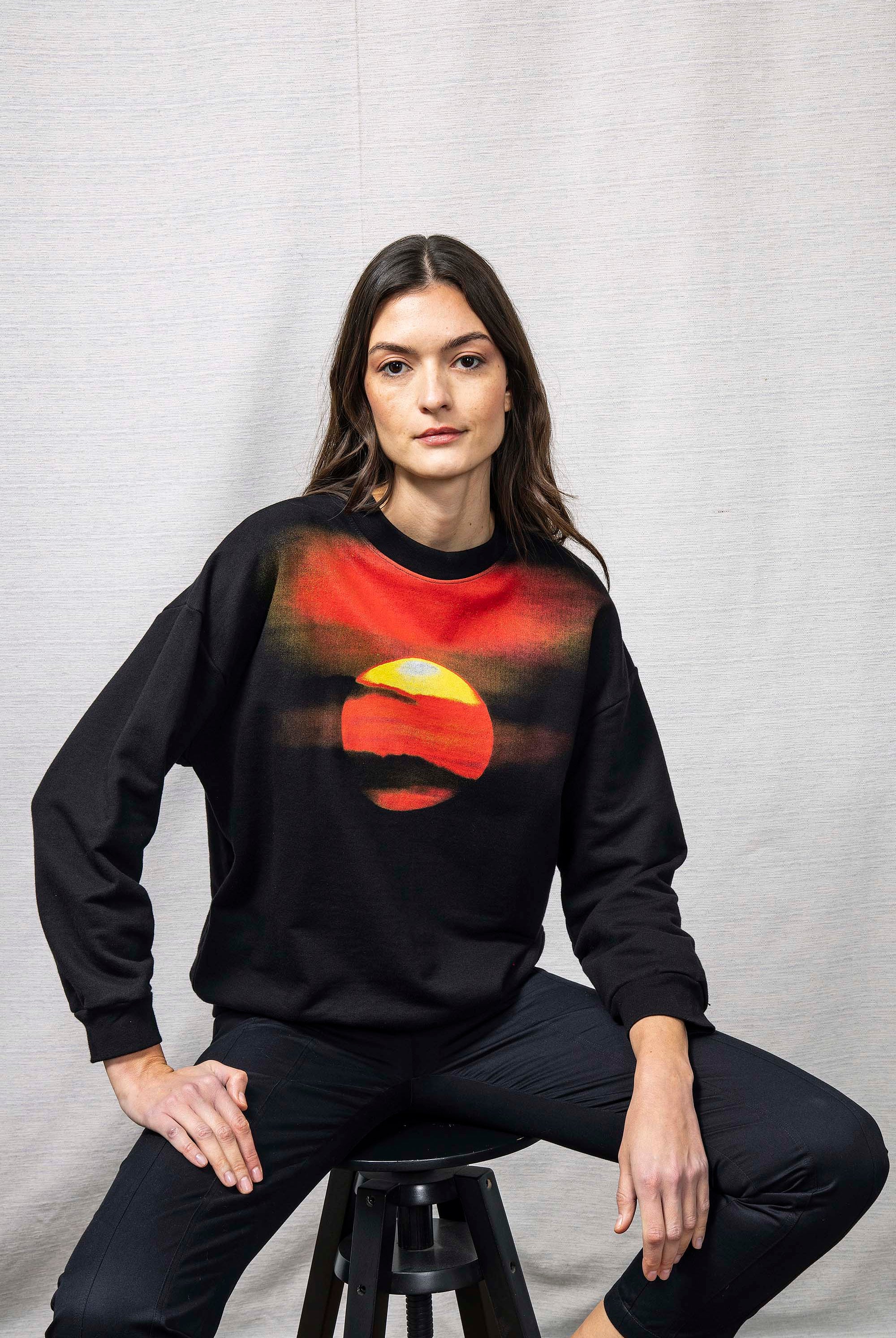 Sweatshirt Angela Puesta De Sol Noir sweatshirt femme, pièce basique et vêtement cocooning du quotidien