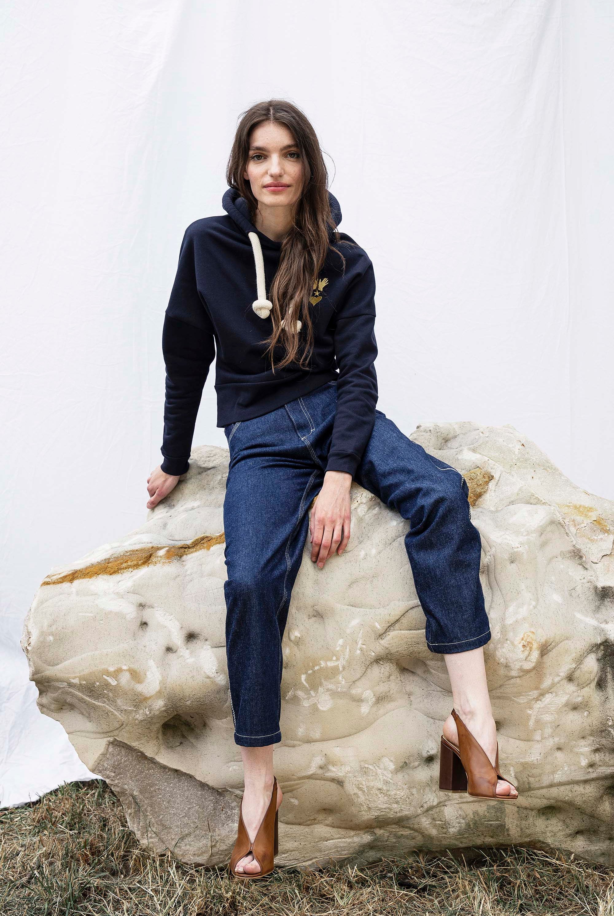 Sweatshirt Chiara Bleu Marine sweatshirt femme, pièce basique et vêtement cocooning du quotidien