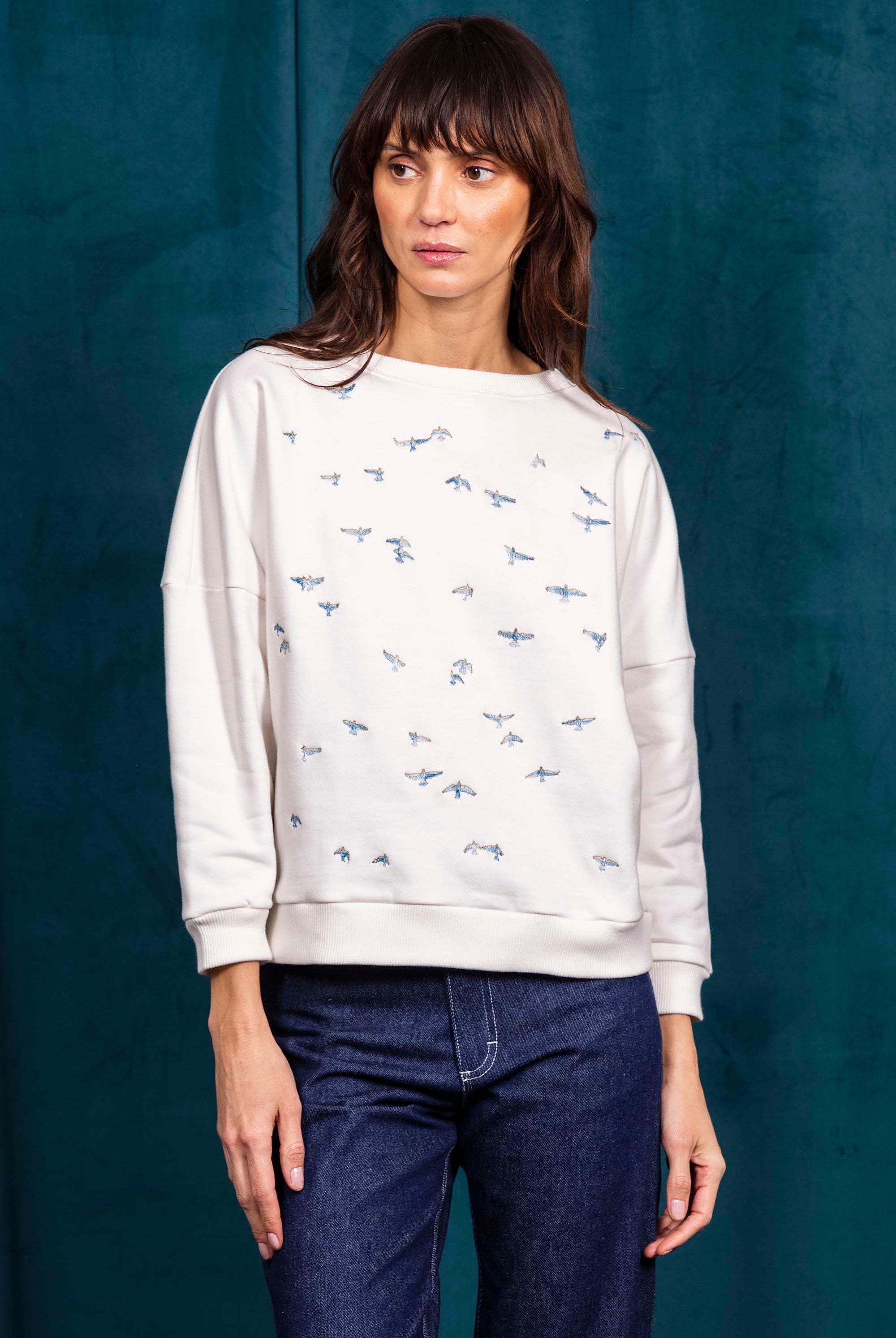 Sweatshirt Contracorriente Vuelo Écru sweatshirts Misericordia, modèles cosy et tendance, des basiques colorés aux pulls à slogan