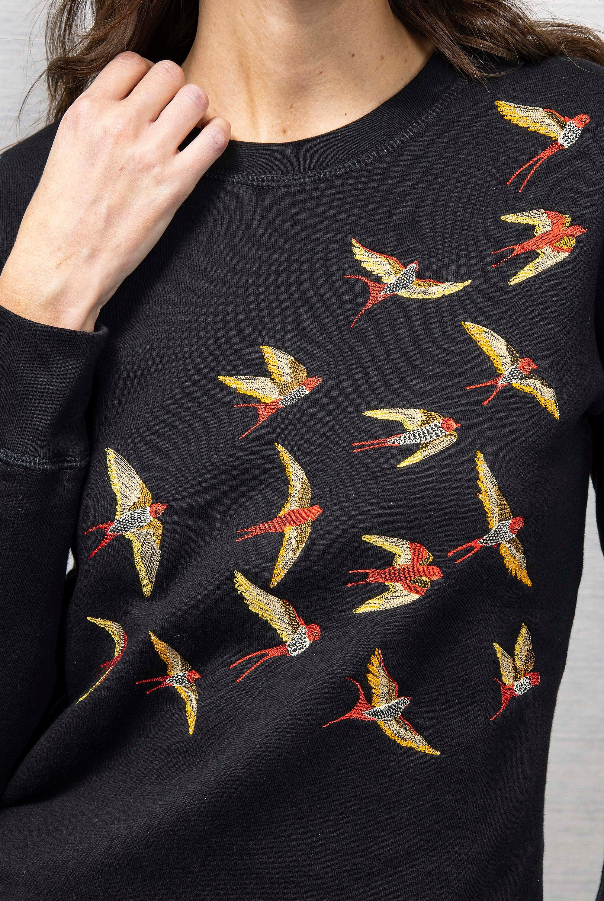 Sweatshirt Macarron Aves Noir sweatshirt femme, pièce basique et vêtement cocooning du quotidien