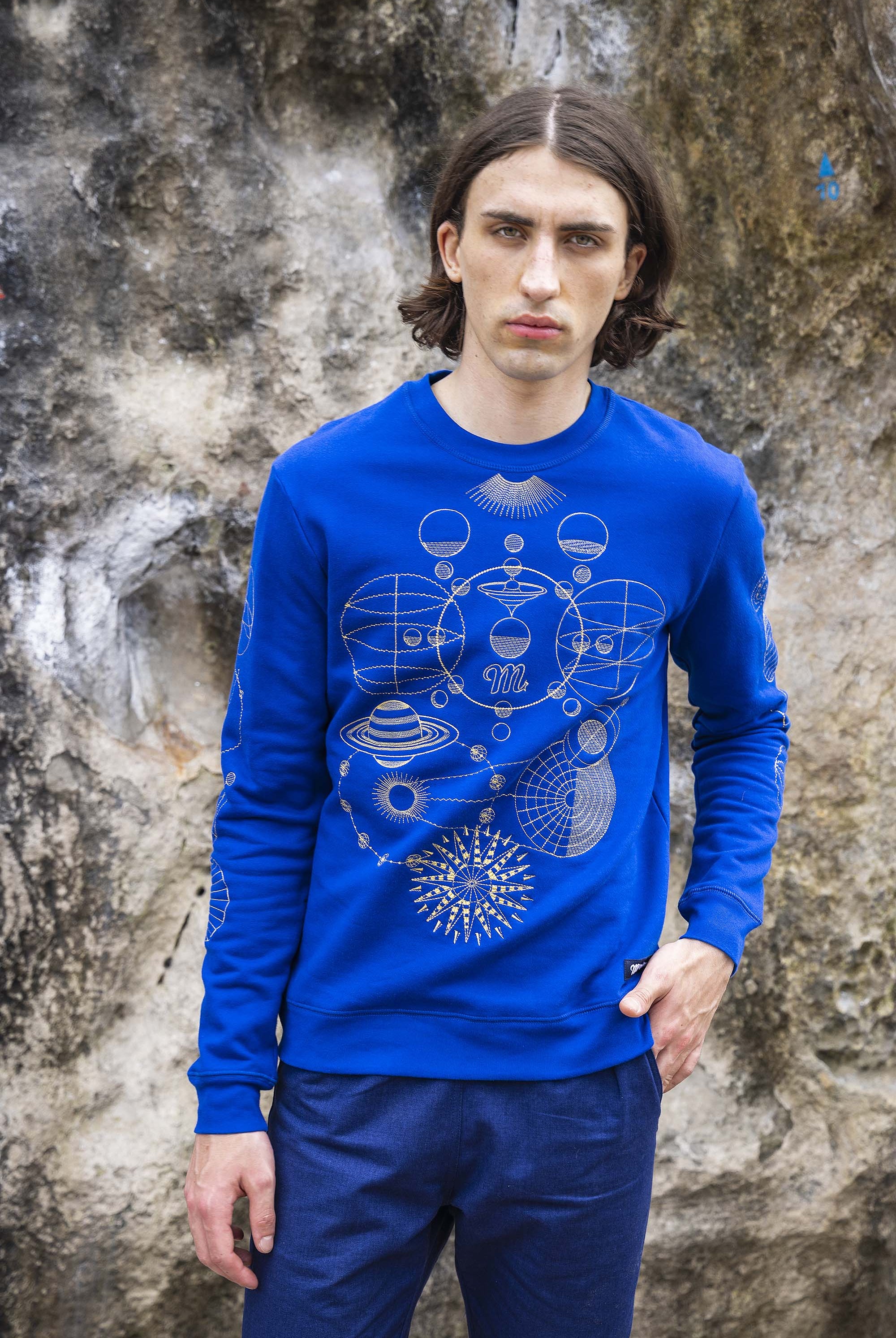 Sweatshirt Macarron Rotacion Bleu Saphir douceur et qualité des sweatshirts homme Misericordia