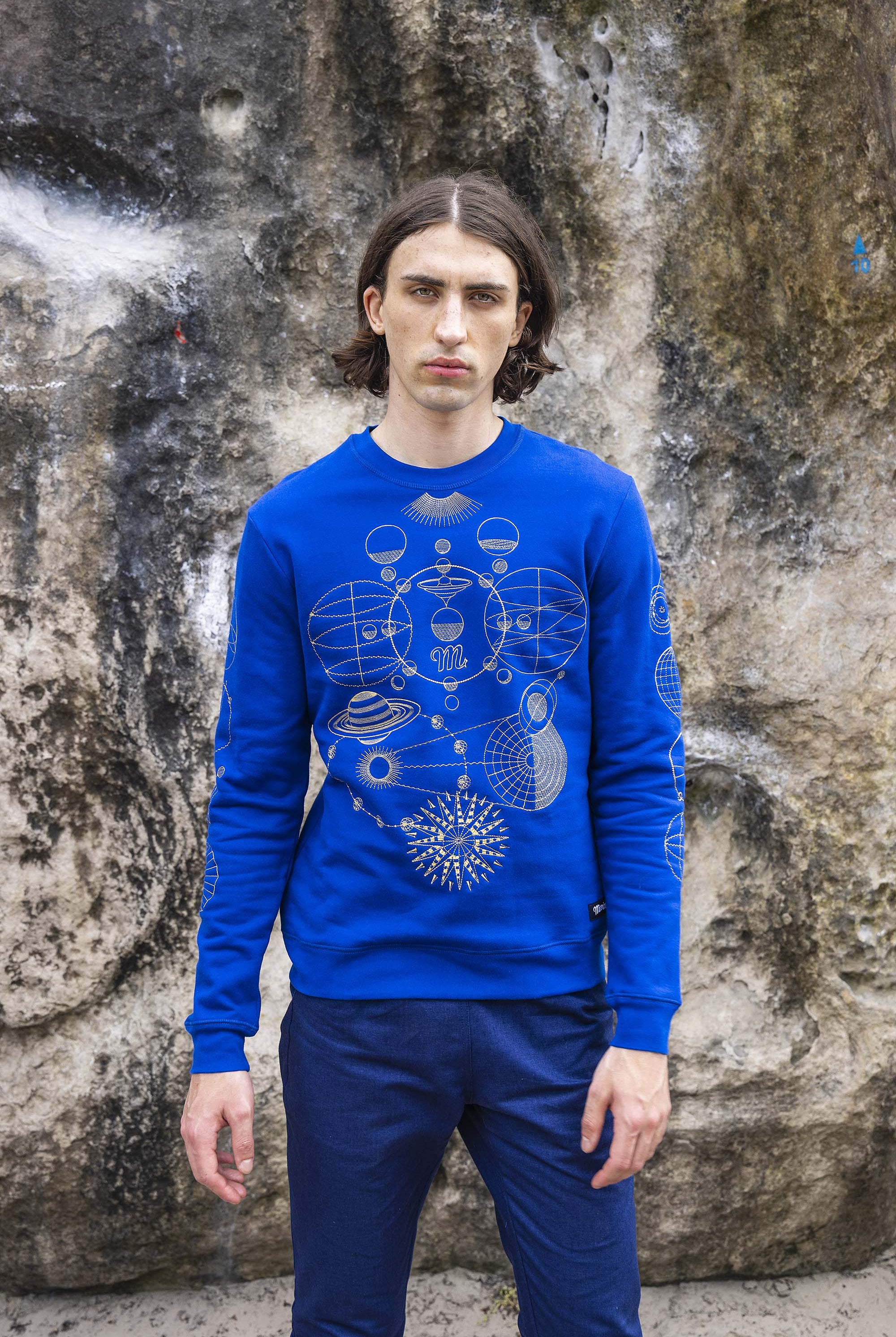 Sweat-shirt Macarron Rotacion Bleu Saphir Pour un look sportswear et urbain, les sweatshirts Misericordia sont faits pour vous