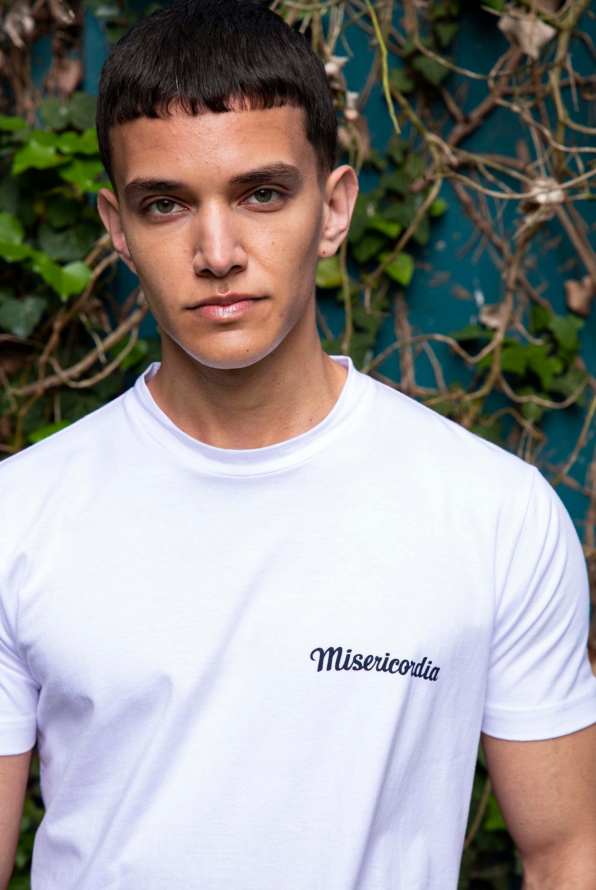 T-Shirt Mario Misericordia Pecho Blanc ligne structurée, tendance sporty, miser sur le confort