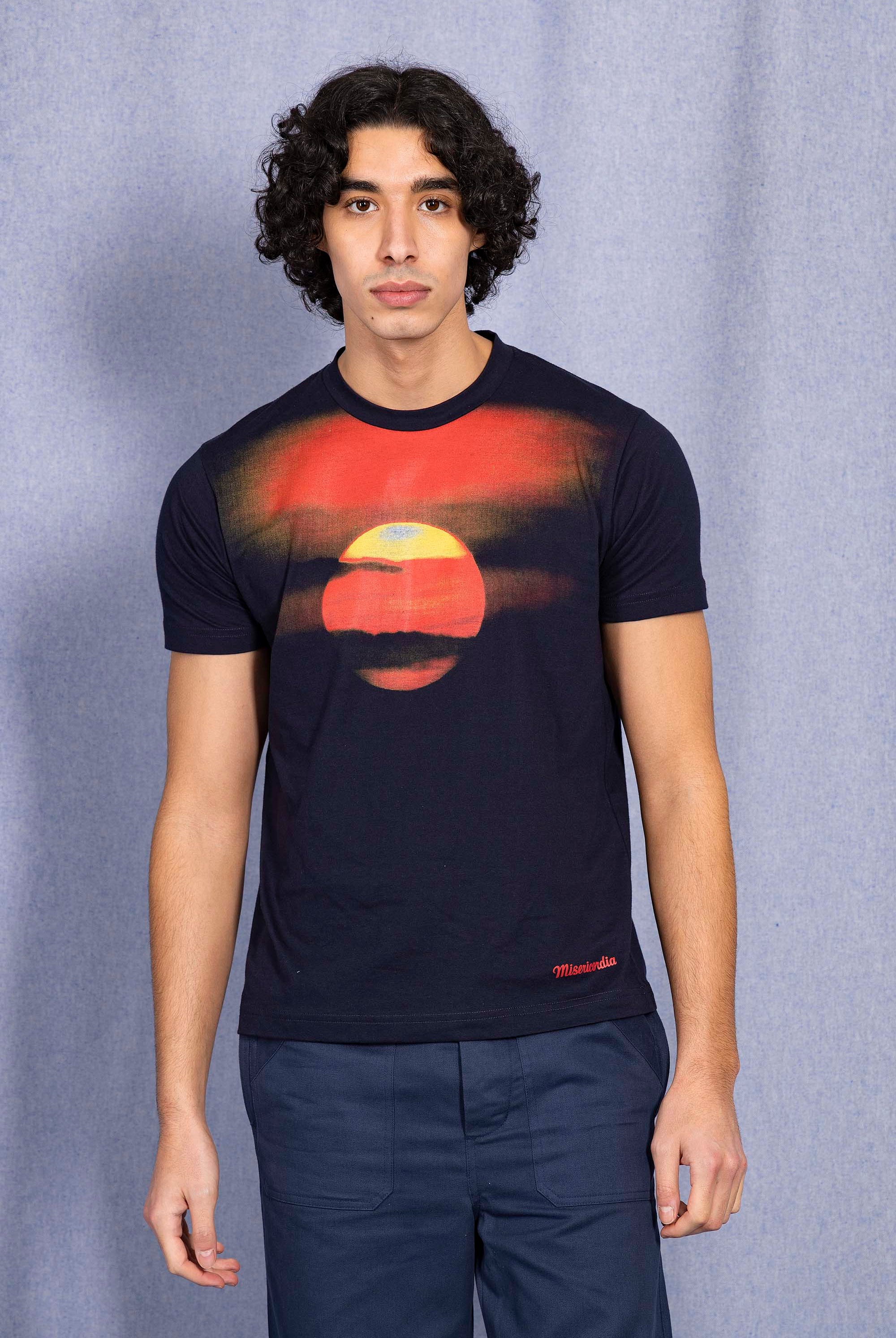 T-Shirt Mario Sol Bleu Marine jouer la carte de l'originalité avec les t-shirts à message Misericordia