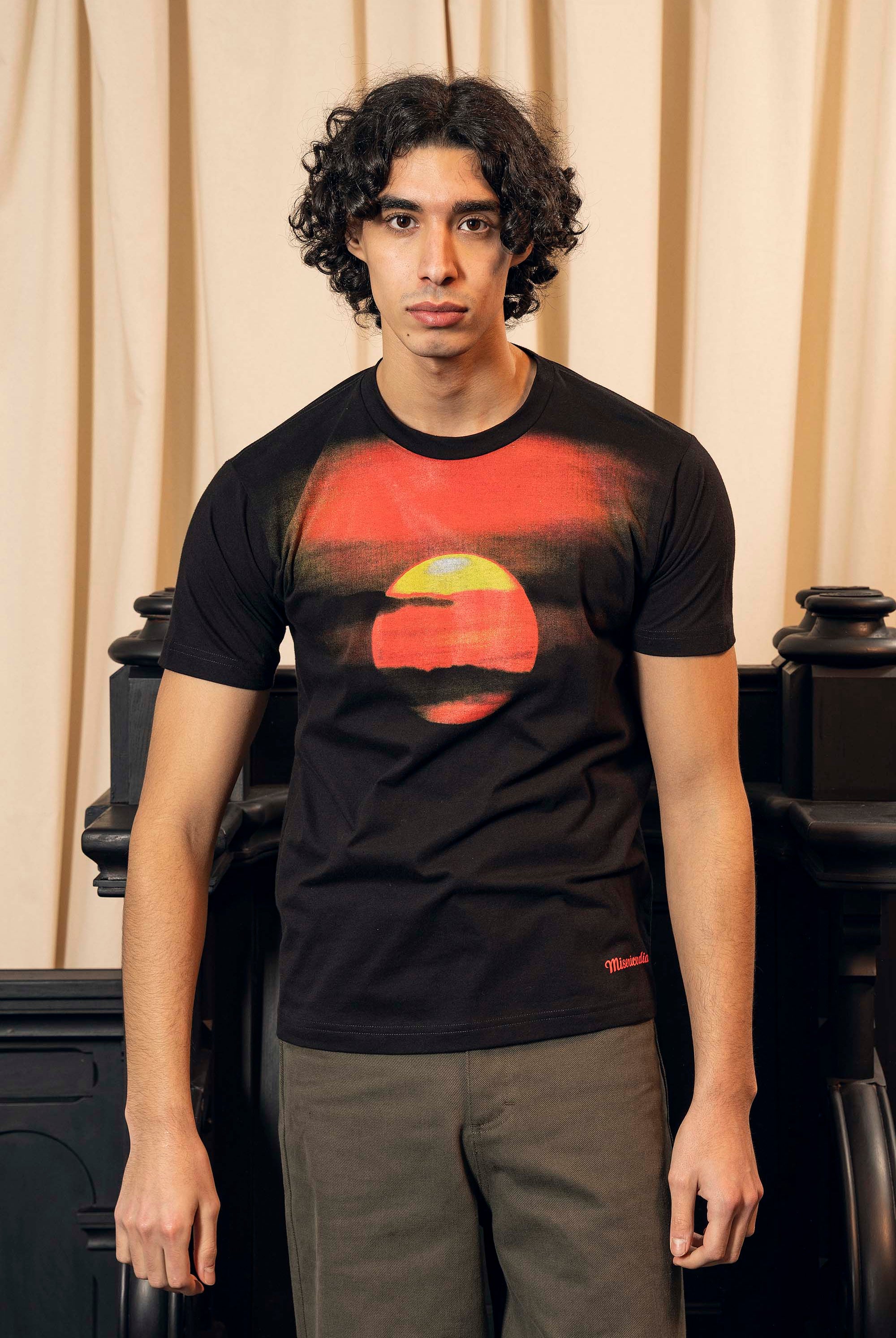 T-Shirt Mario Sol Noir jouer la carte de l'originalité avec les t-shirts à message Misericordia