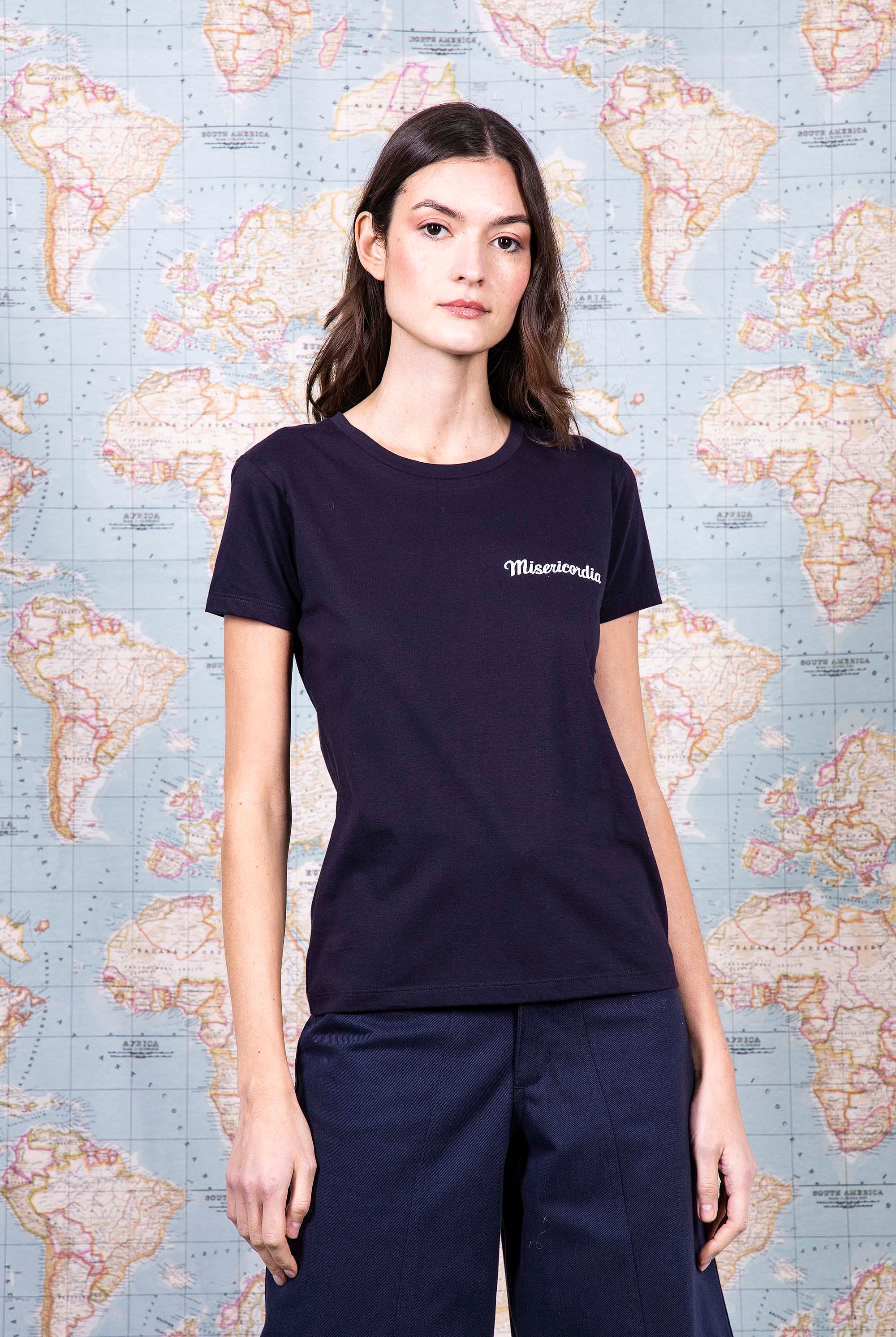 T-Shirt Medallon Misericordia Pecho Bleu Marine modèles de t-shirts femme pour le quotidien, les vacances ou les week-end