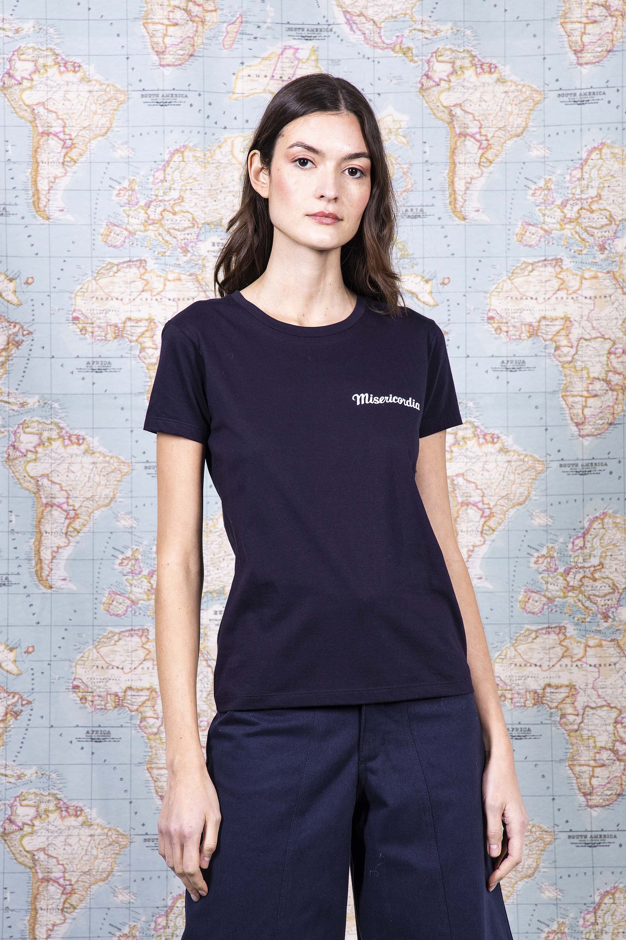 T-Shirt Medallon Misericordia Pecho Bleu Marine modèles de t-shirts femme pour le quotidien, les vacances ou les week-end