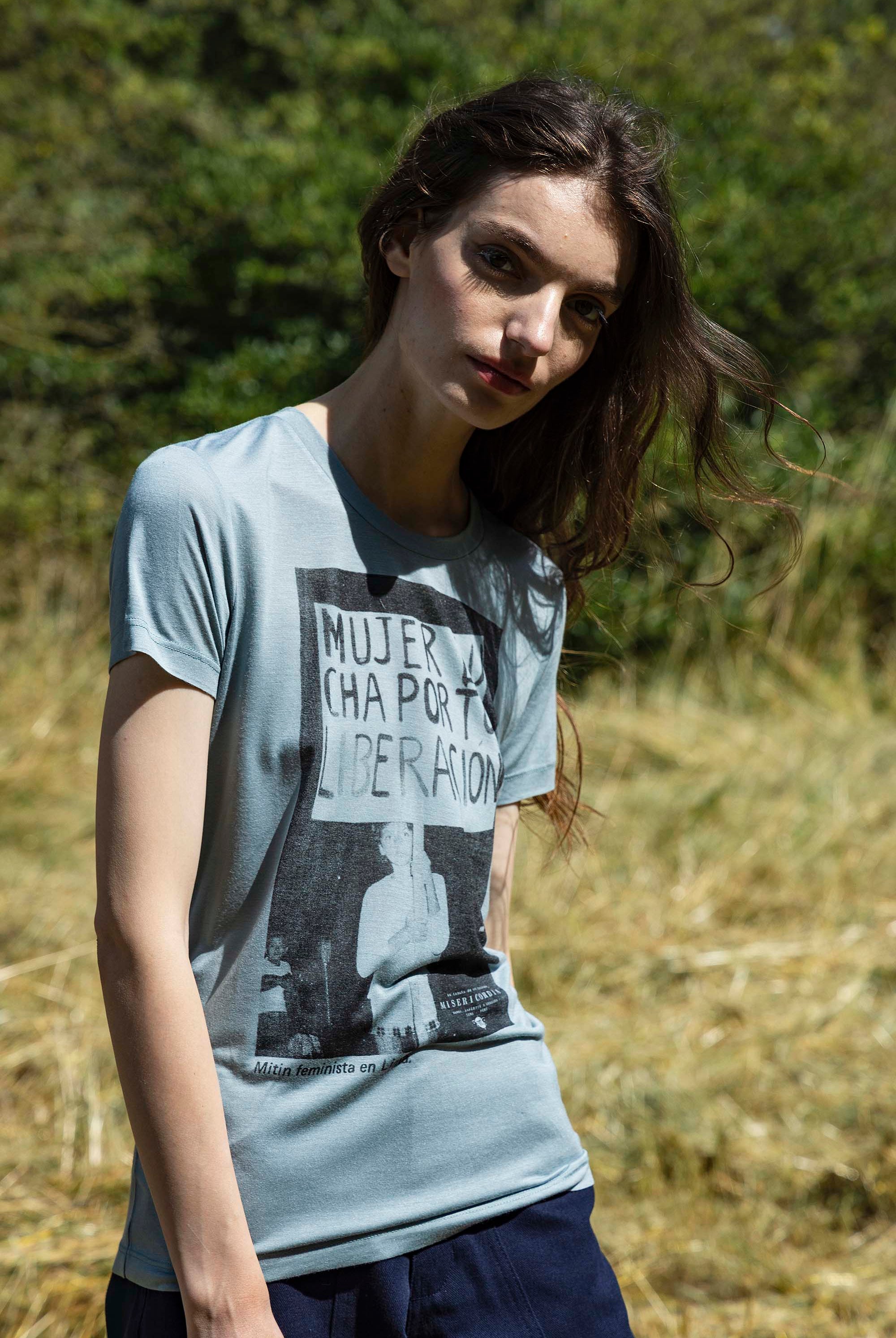 T-Shirt Medallon Mujer Lucha Bleu Fjord sportive, rockeuse ou résolument bohème, les t-shirts Misericordia sont pour tous les goûts