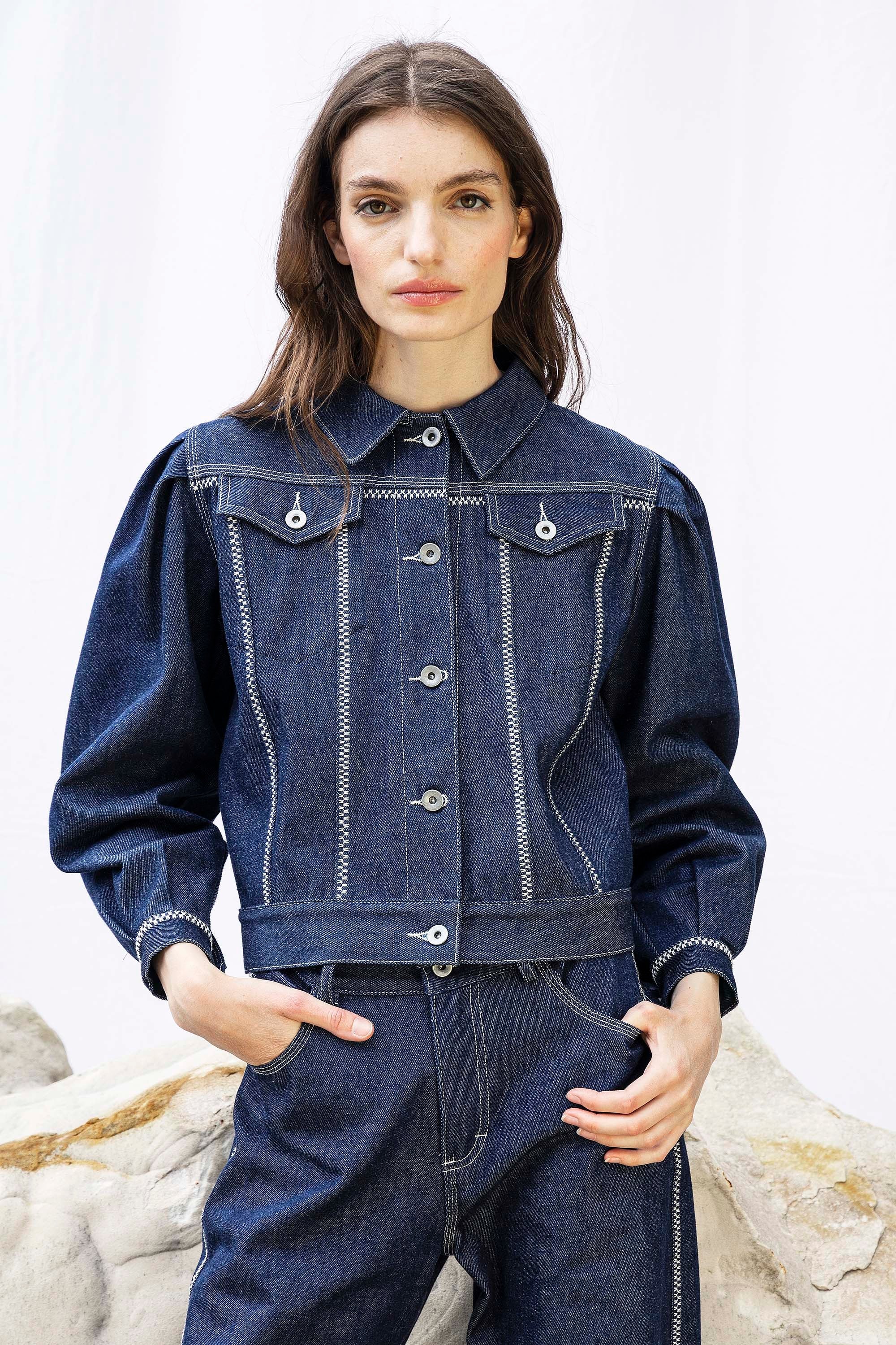 Veste Leda Bleu Denim habiller une tenue, tendance classique, inspiration androgyne
