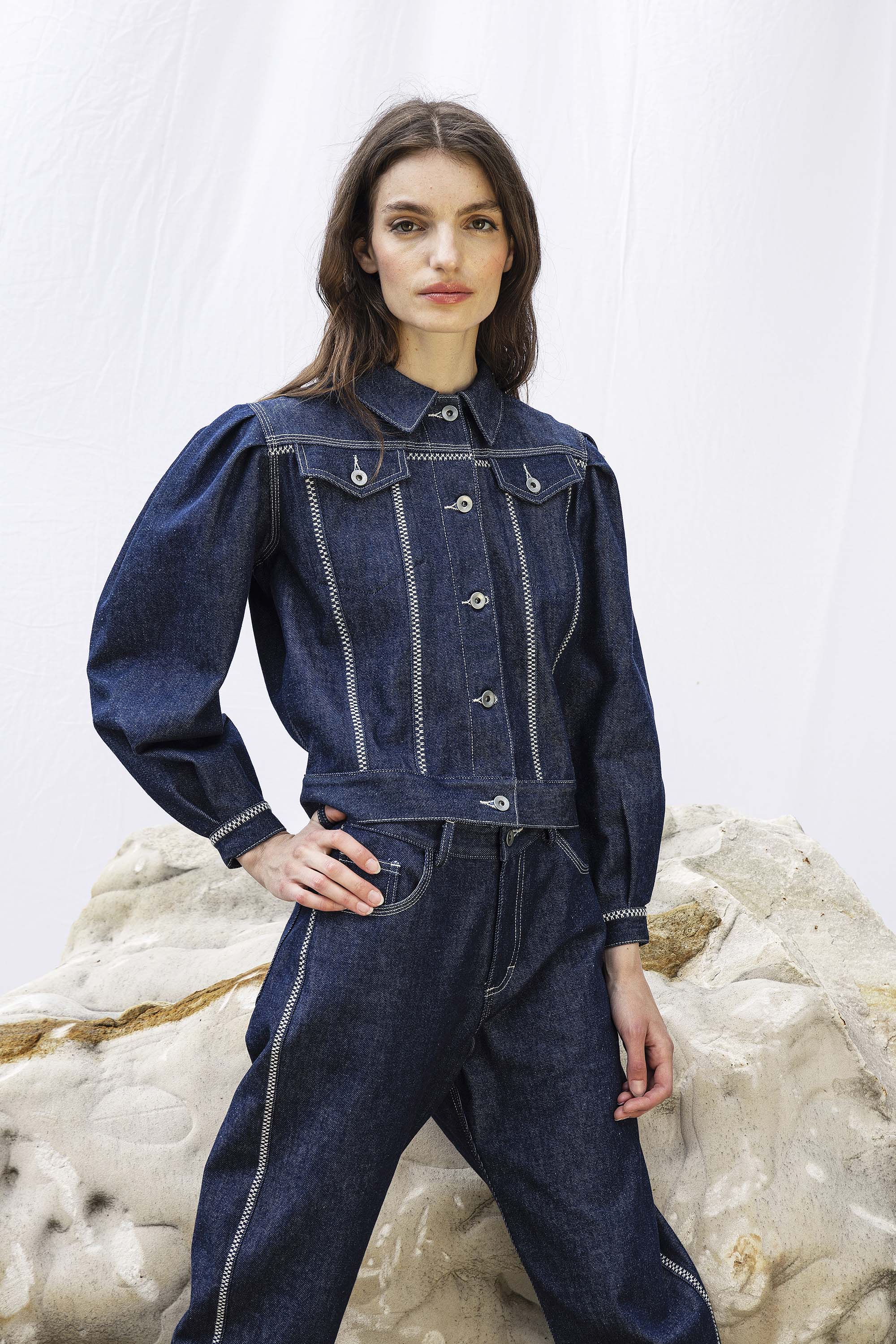 Veste Leda Bleu Denim habiller une tenue, tendance classique, inspiration androgyne