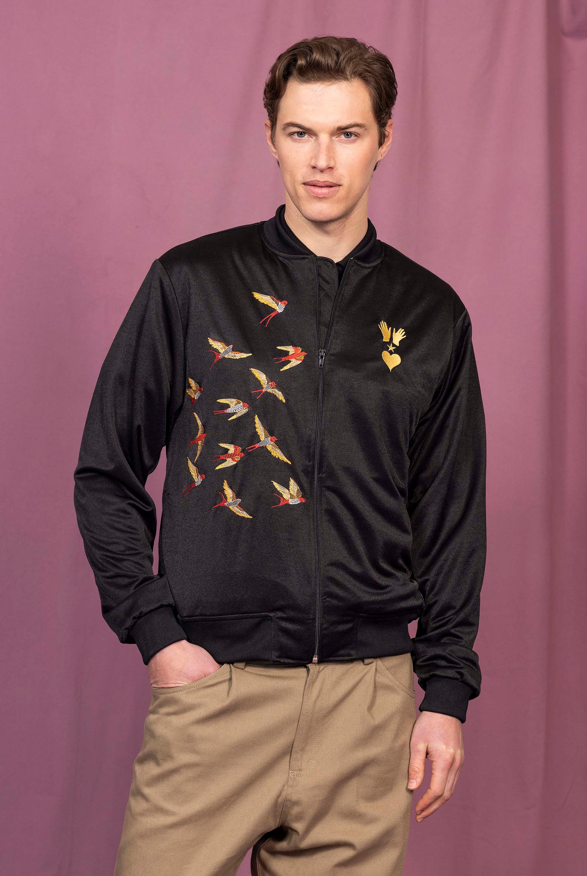 Blouson Paraguas Aves Noir élément incontournable des tenues masculines, la veste est une pièce polyvalente