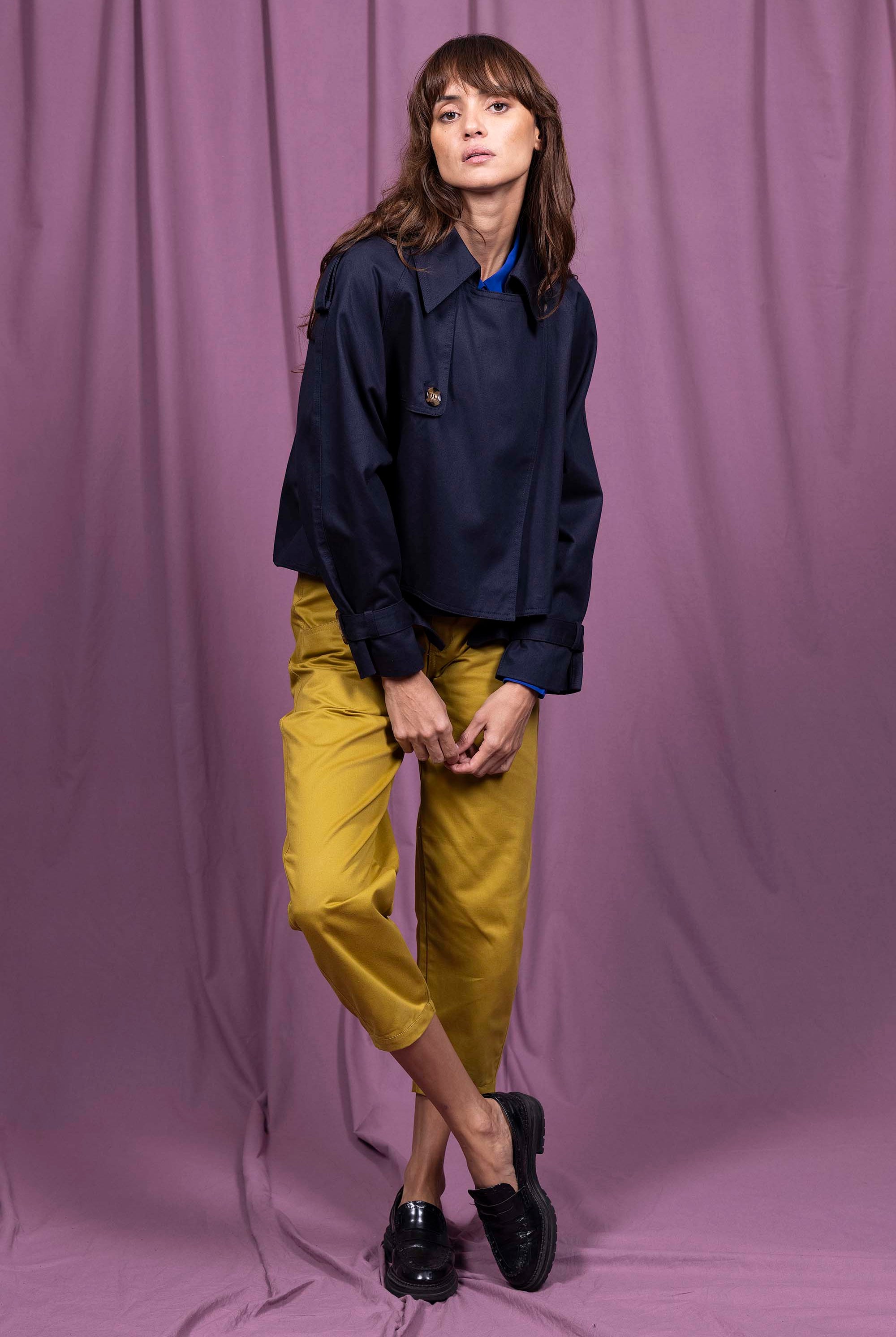 Veste Carlina Bleu Marine esthétique intemporelle et confortable silhouette avec élégance ligne minimaliste