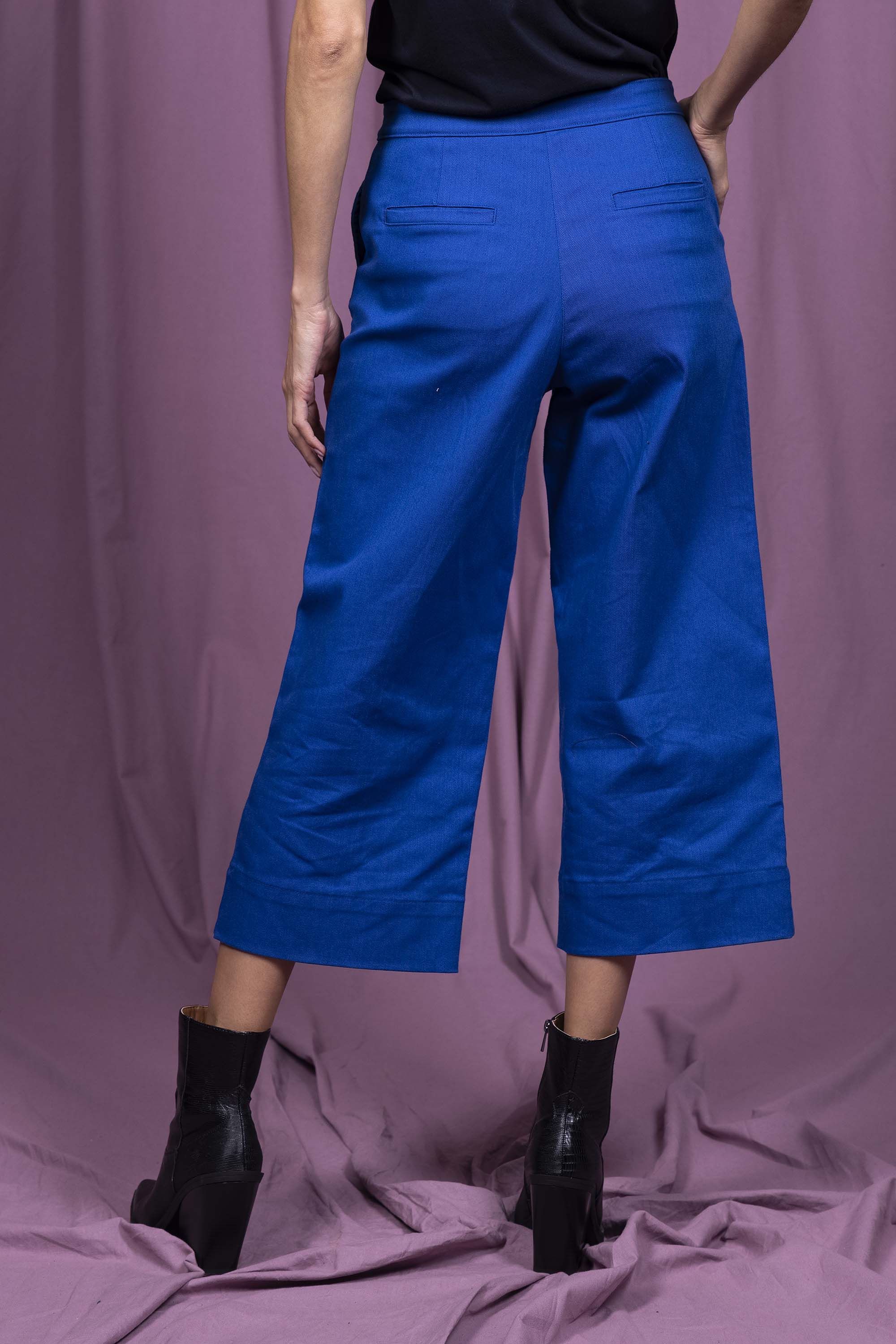 Pantalon Cristina Bleu parfaite alternative aux jeans, les pantalons en coton Misericordia sont uniques et confortables