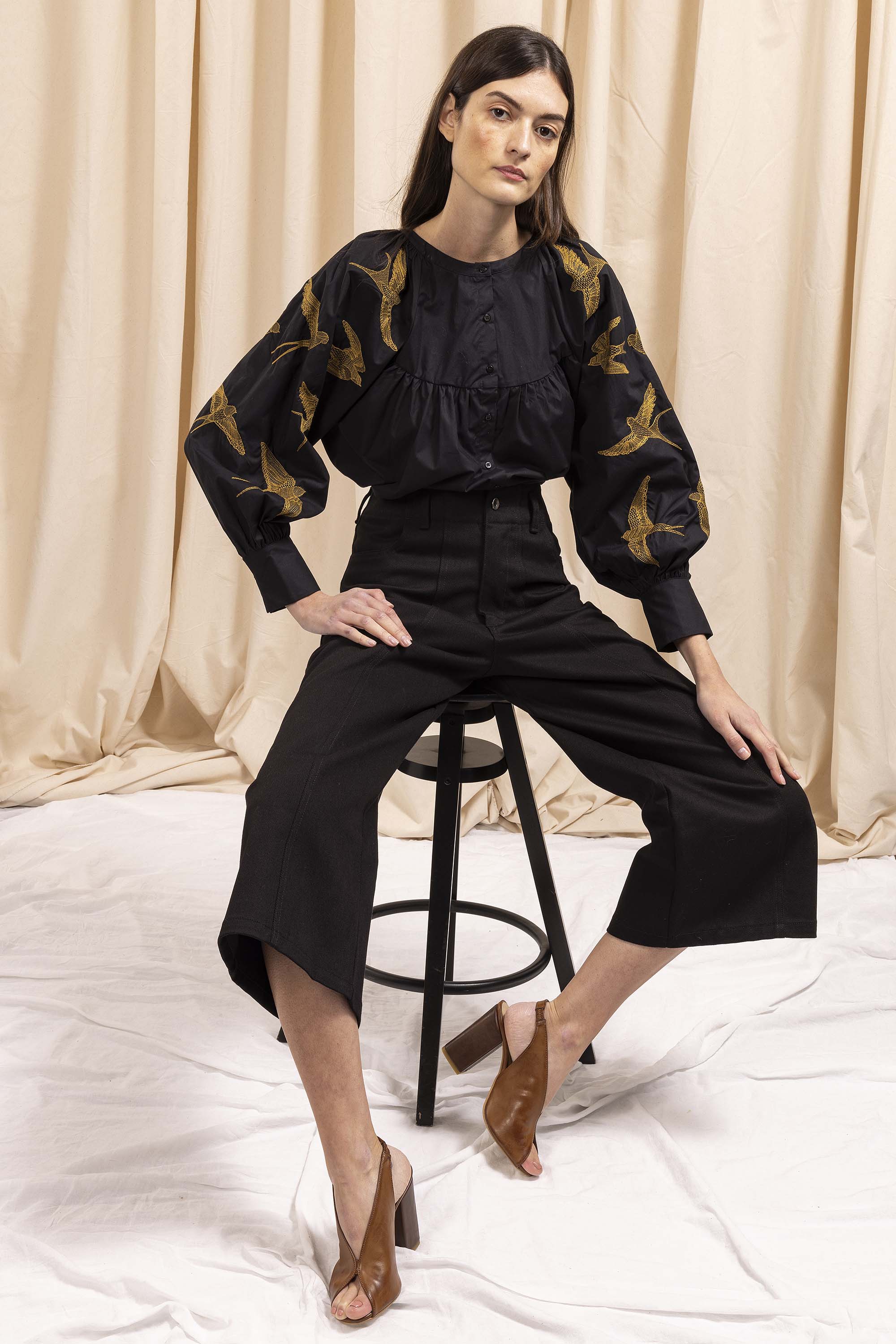 Pantalon Margarita Noir parfaite alternative aux jeans, les pantalons en coton Misericordia sont uniques et confortables