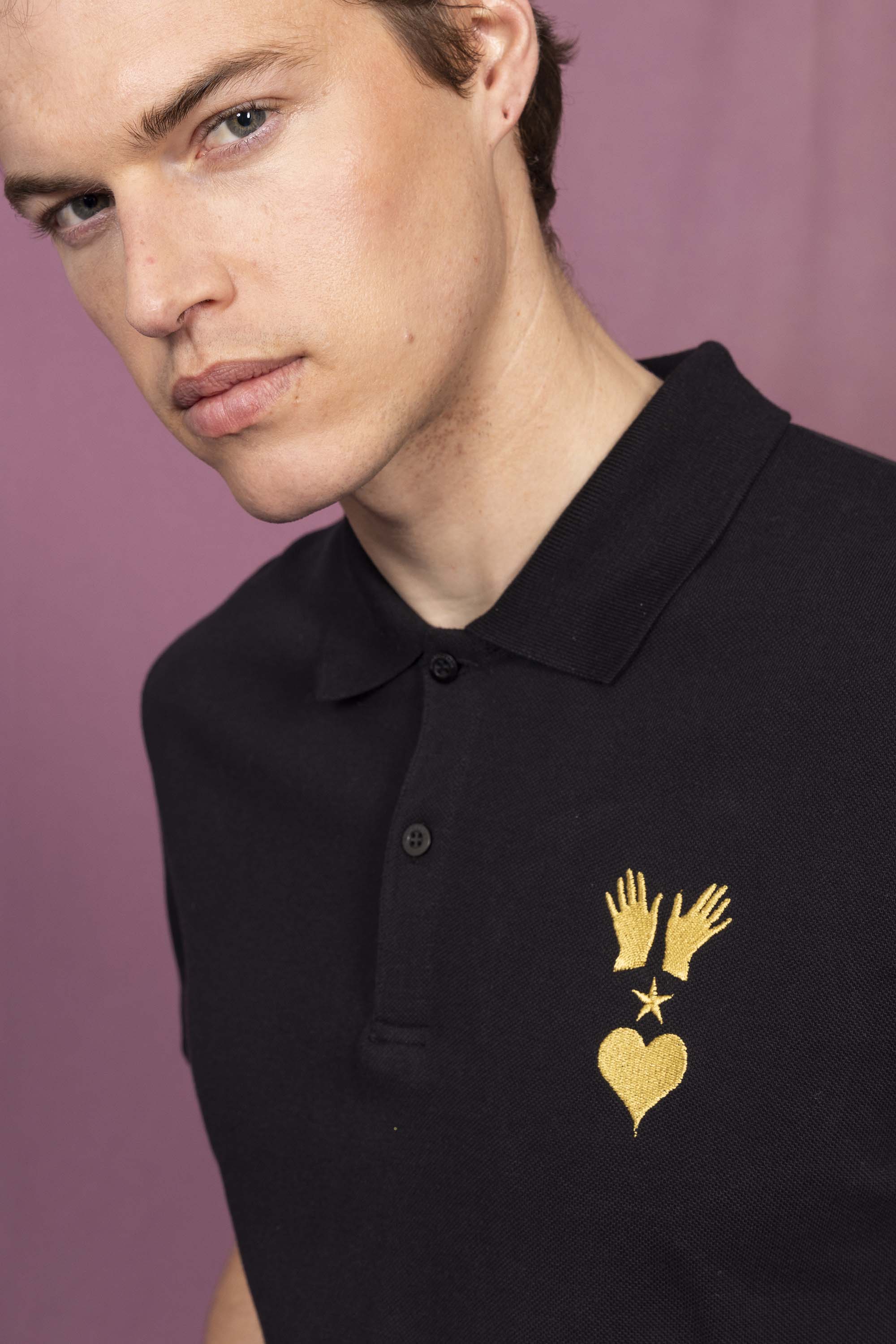 Polo Iker Manos Espiritu y Corazon Noir ligne structurée, tendance sporty, miser sur le confort