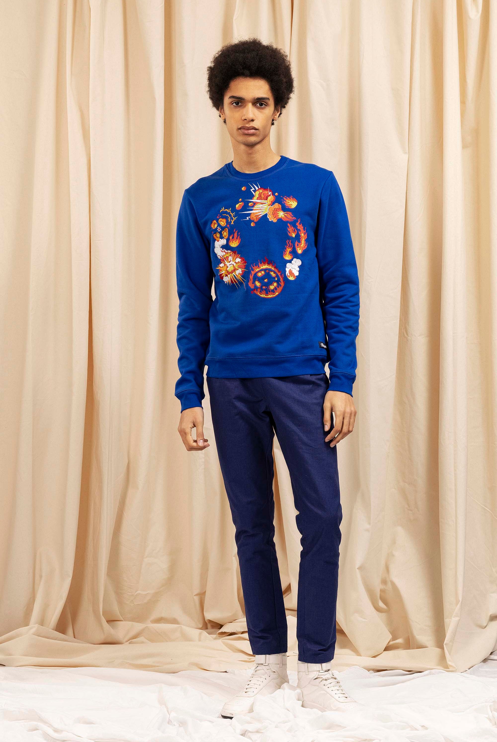 Sweatshirt Macarron Detonación Bleu Saphir Pour un look sportswear et urbain, les sweatshirts Misericordia sont faits pour vous