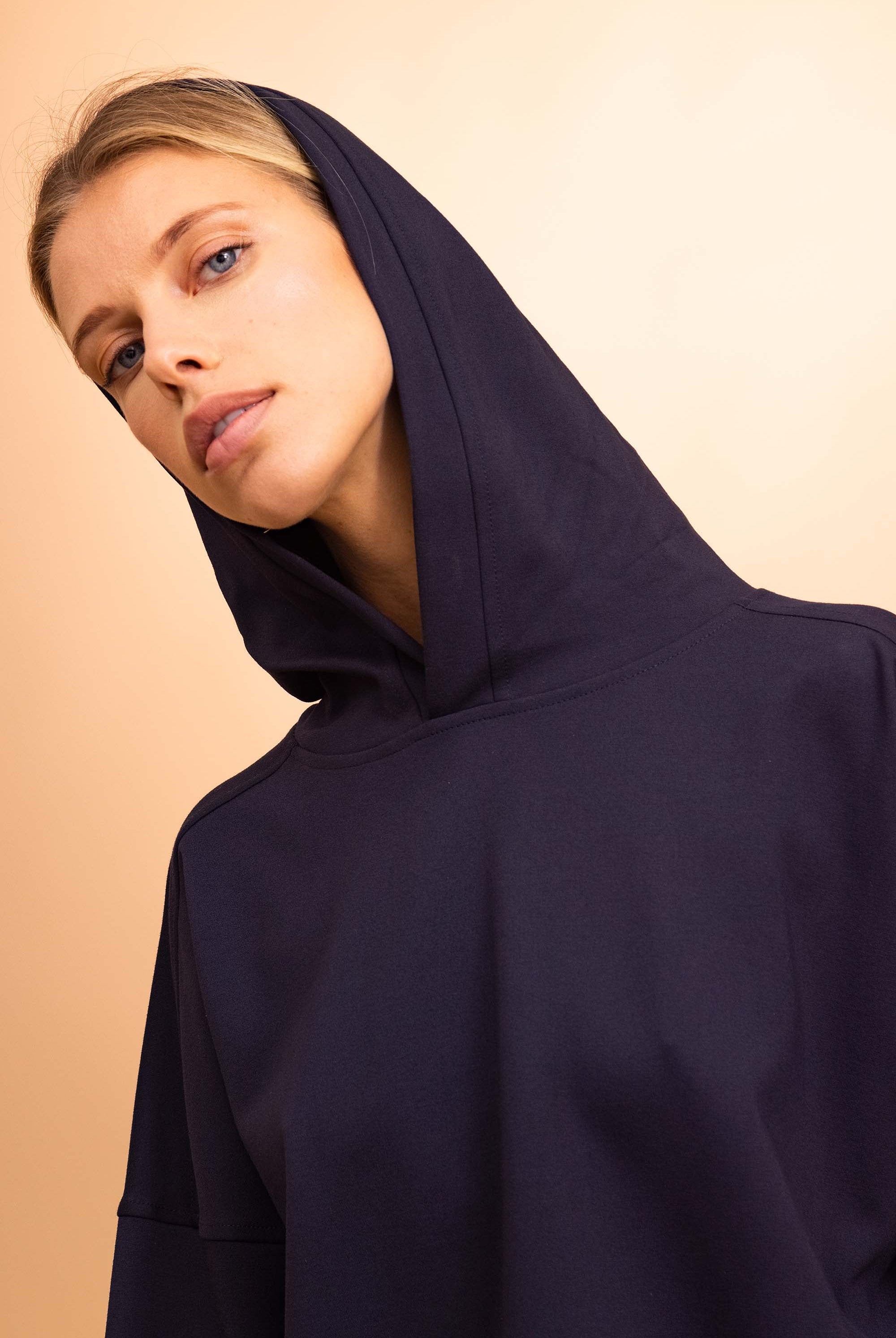 Sweatshirt Victoria Bleu Marine sweatshirts Misericordia, modèles cosy et tendance, des basiques colorés aux pulls à slogan