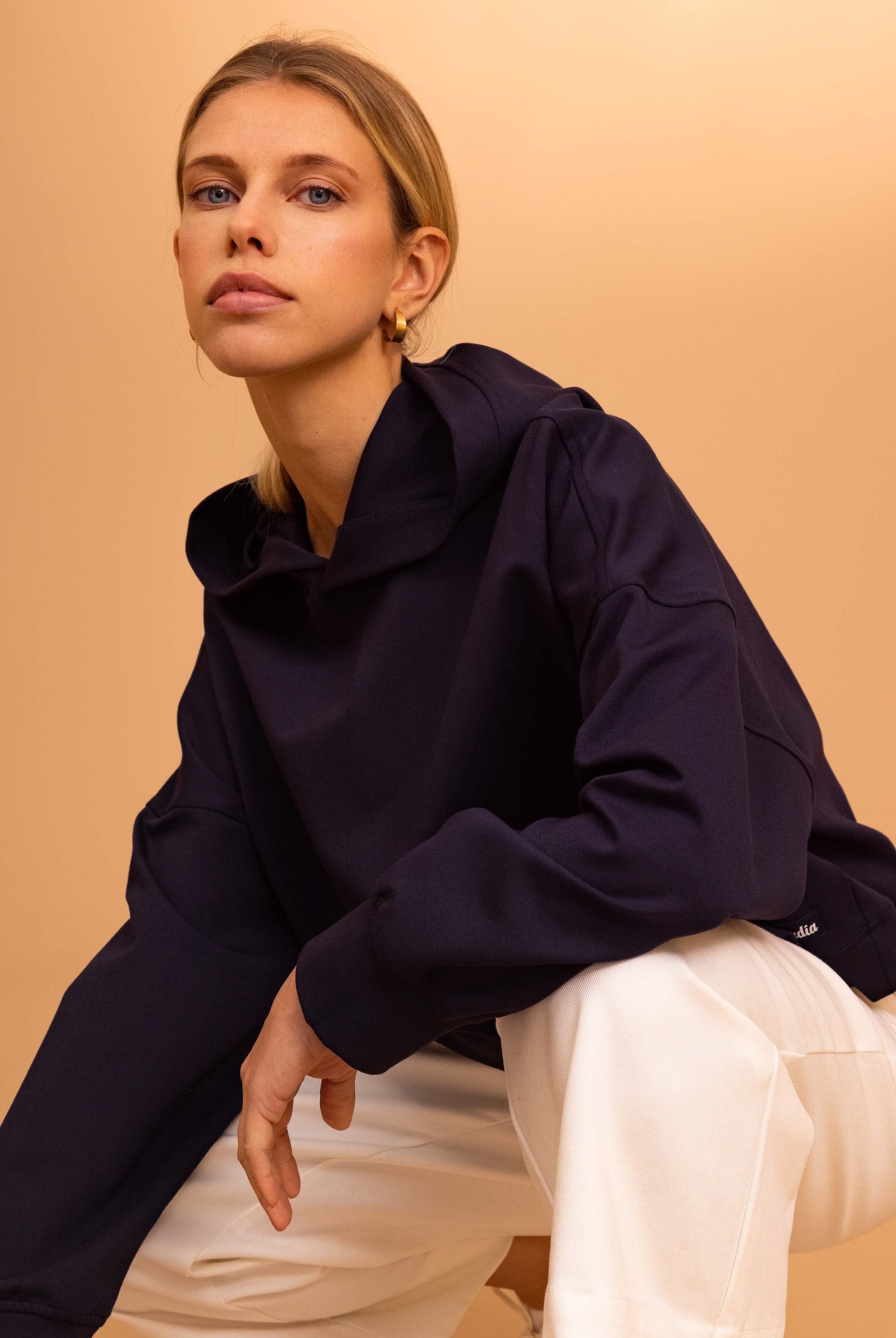 Sweatshirt Victoria Bleu Marine sweatshirts Misericordia, modèles cosy et tendance, des basiques colorés aux pulls à slogan