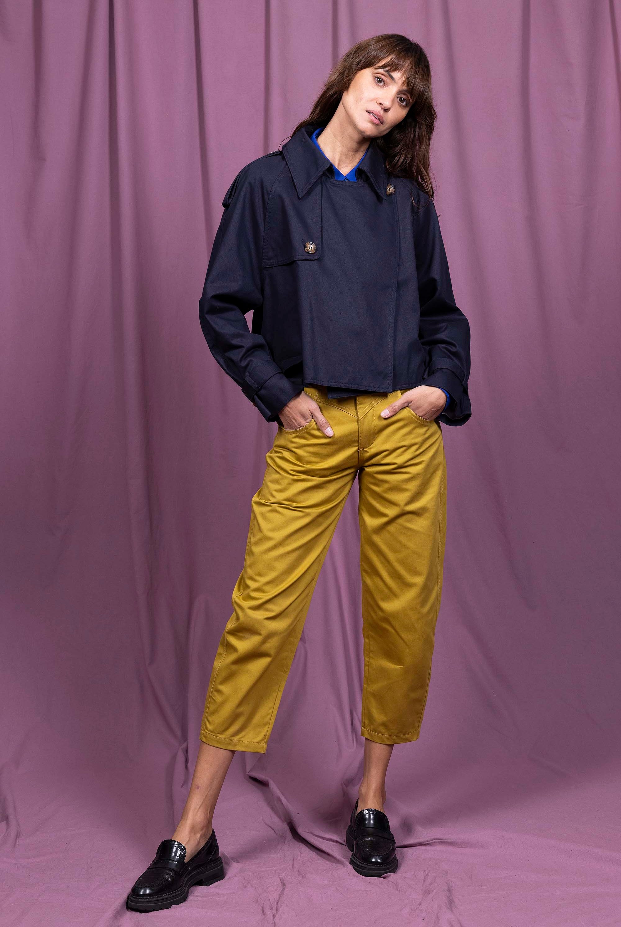 Veste Carlina Bleu Marine esthétique intemporelle et confortable silhouette avec élégance ligne minimaliste