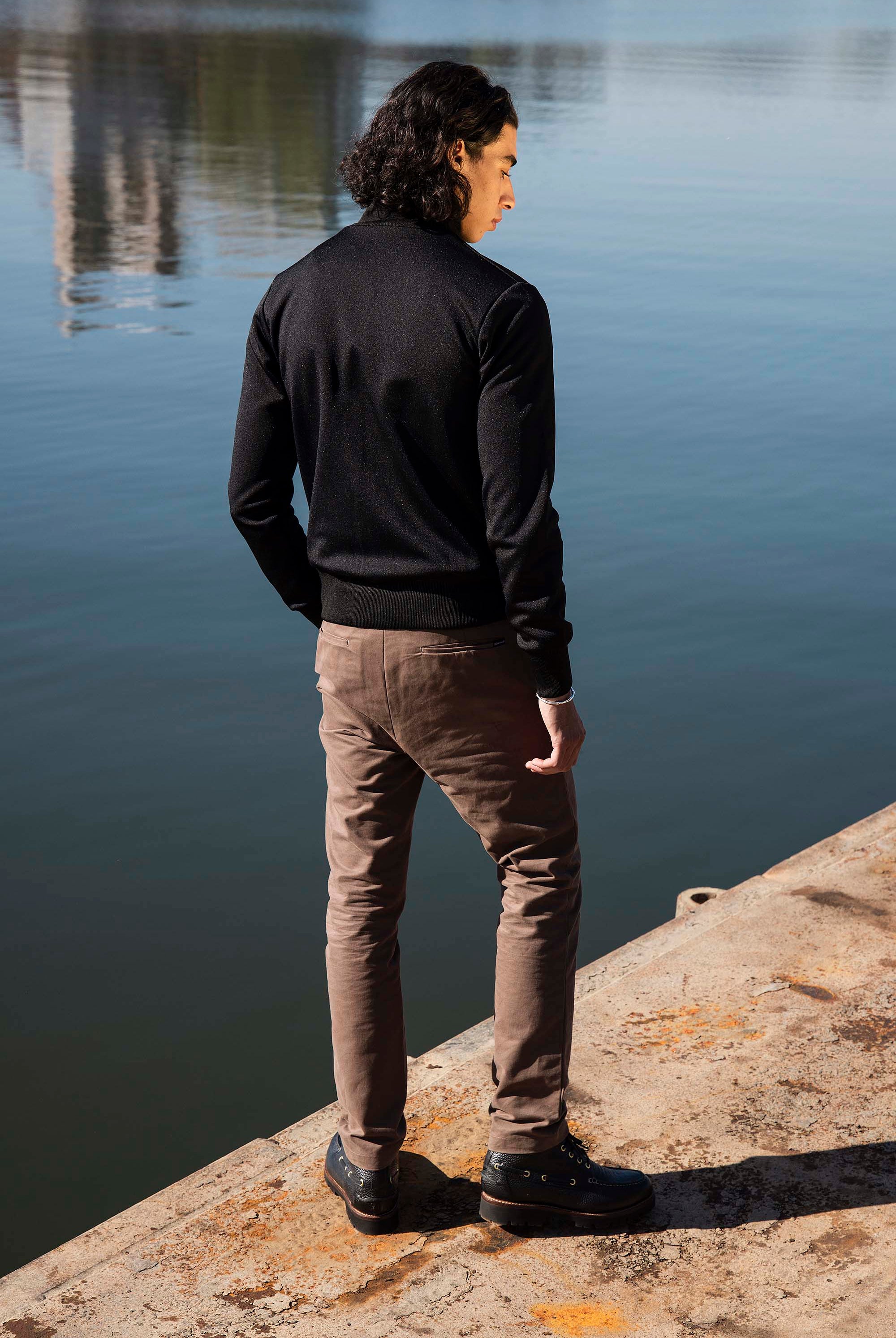 Veste de Sport Orgullo Manos Noir jolie veste pour parfaitement terminer vos look et leur donner du style