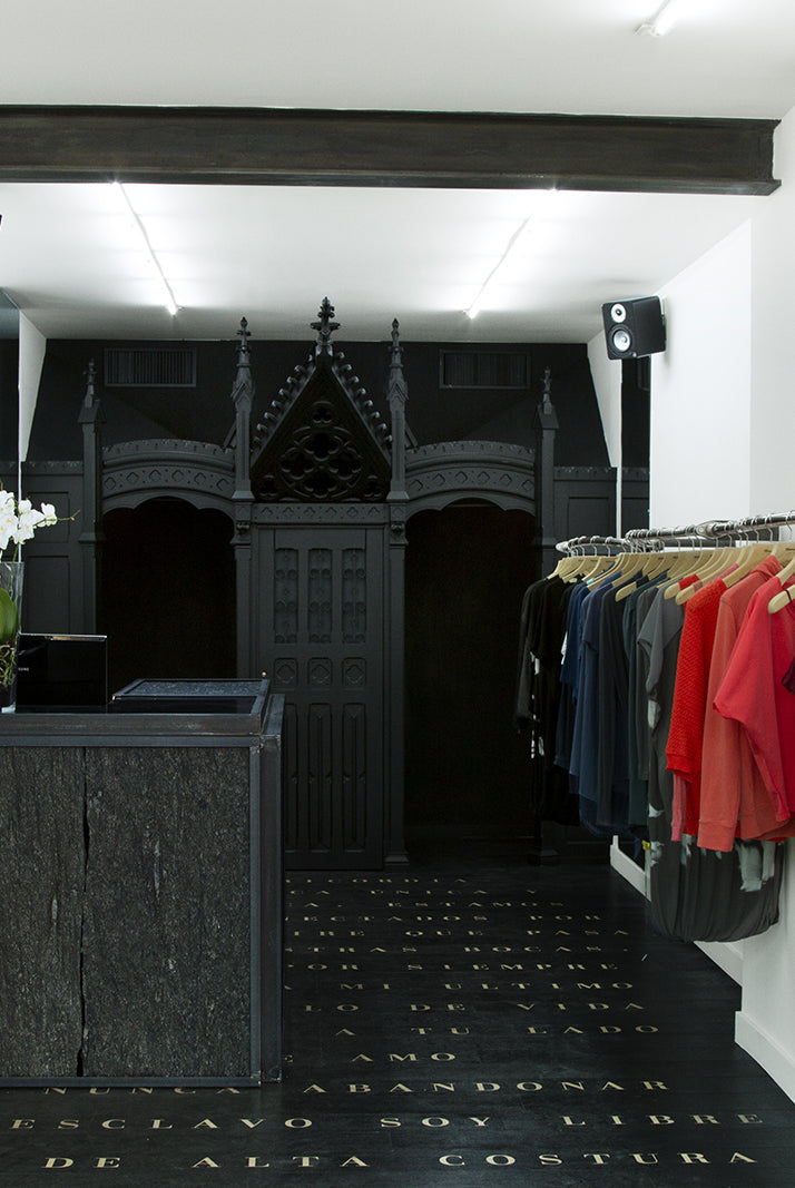 Boutique Misericordia Rue de Charonne portant de vêtement colorama
