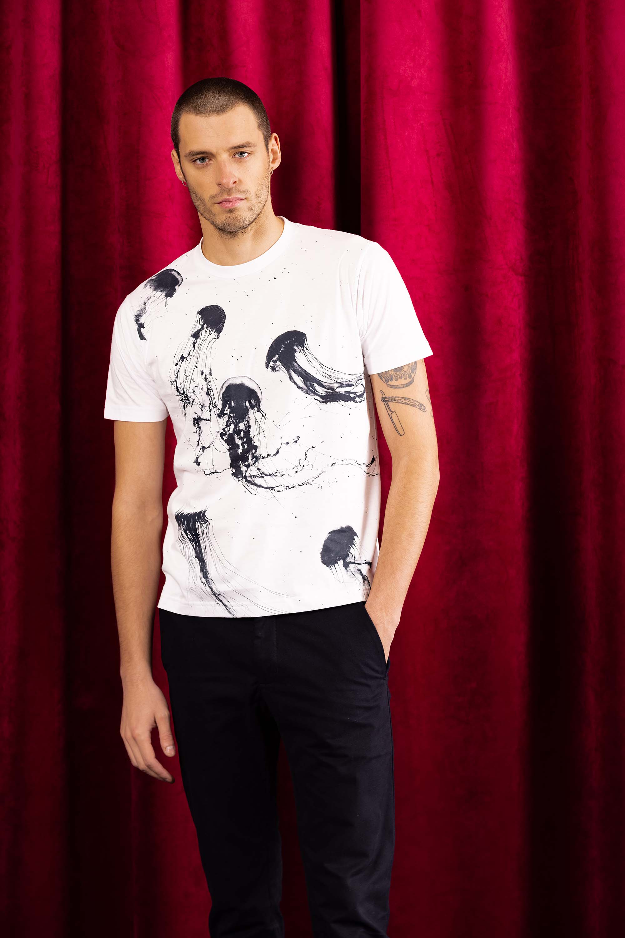 tee-shirt blanc imprimé en coton motif méduses noires nouveauté nouvelle collection hiver 2022 misericordia