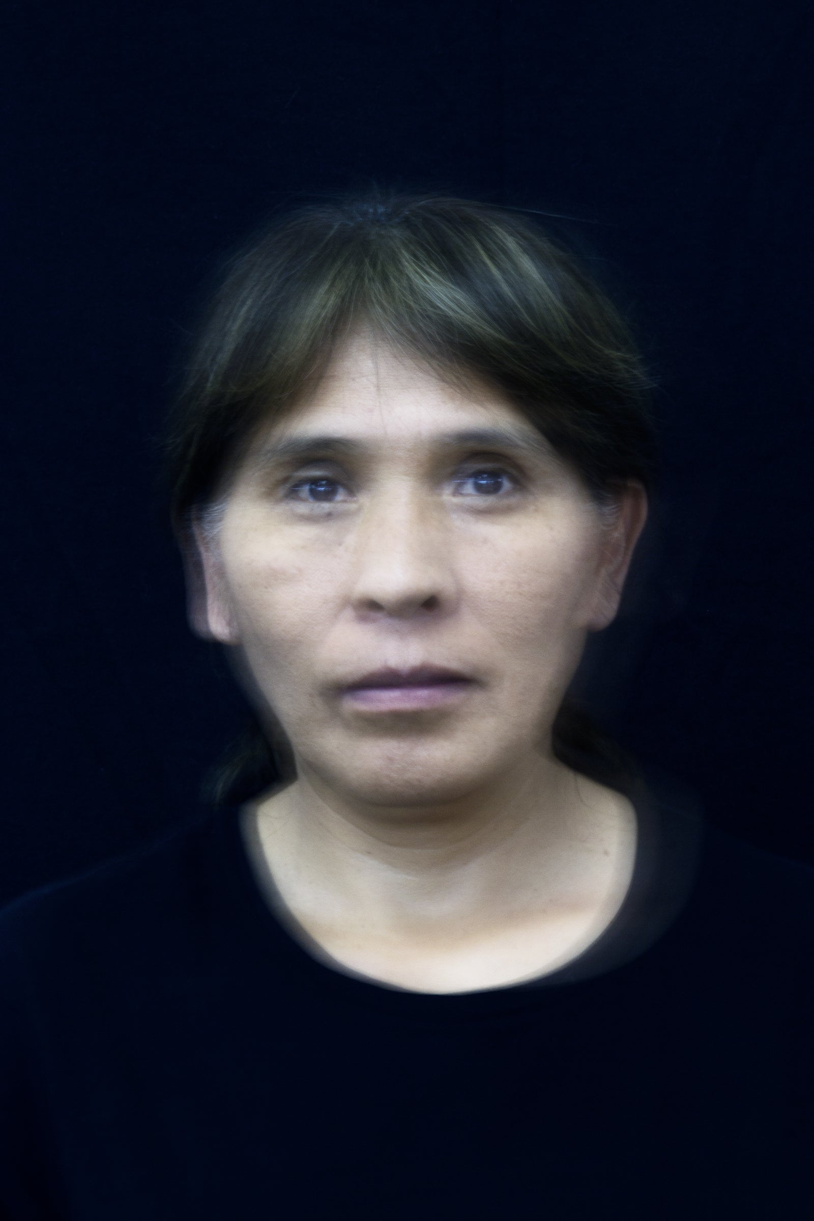 Portrait flouté d'une des couturières de l'atelier Misericordia à Lima