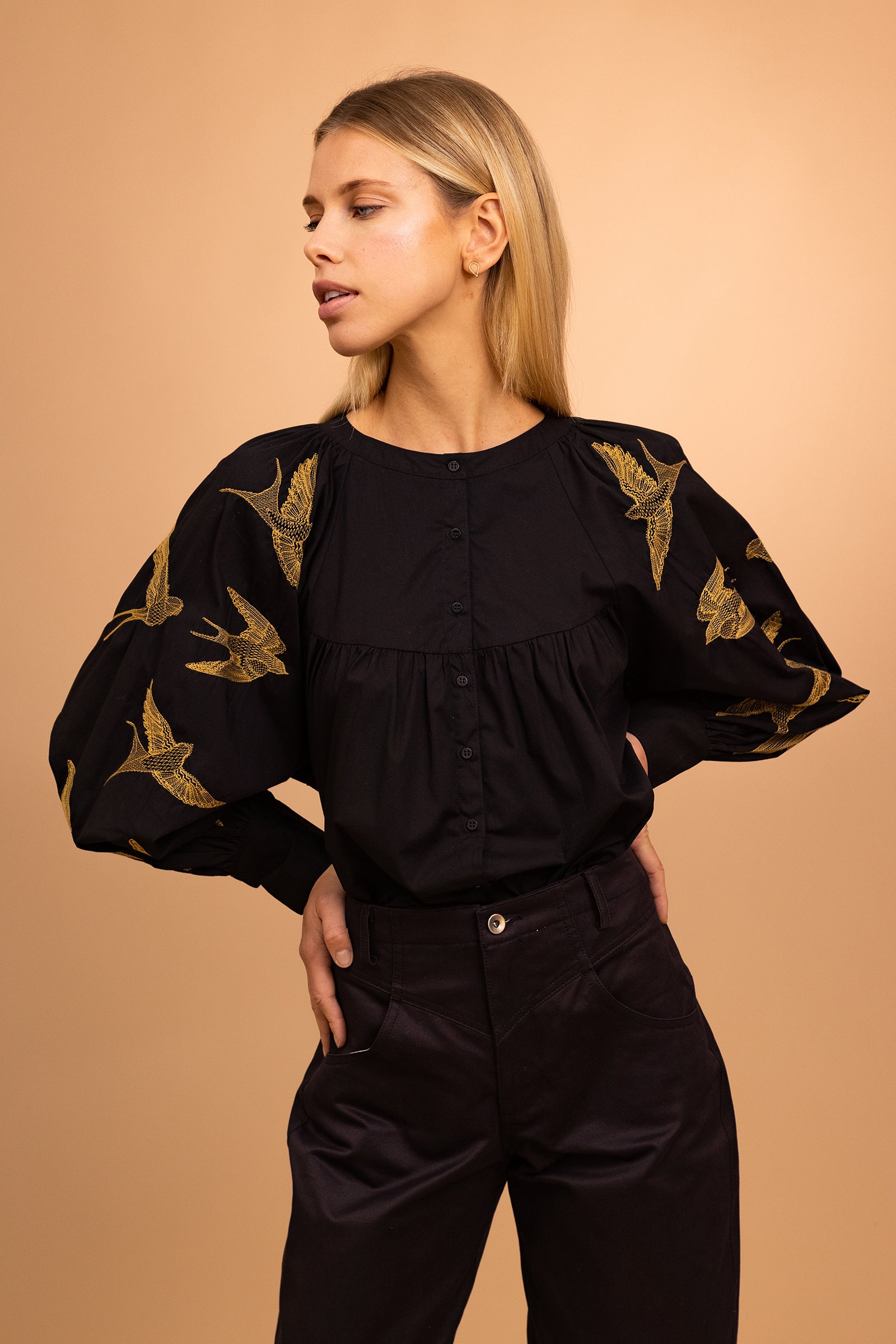 UNE NOUVELLE ATTITUDE