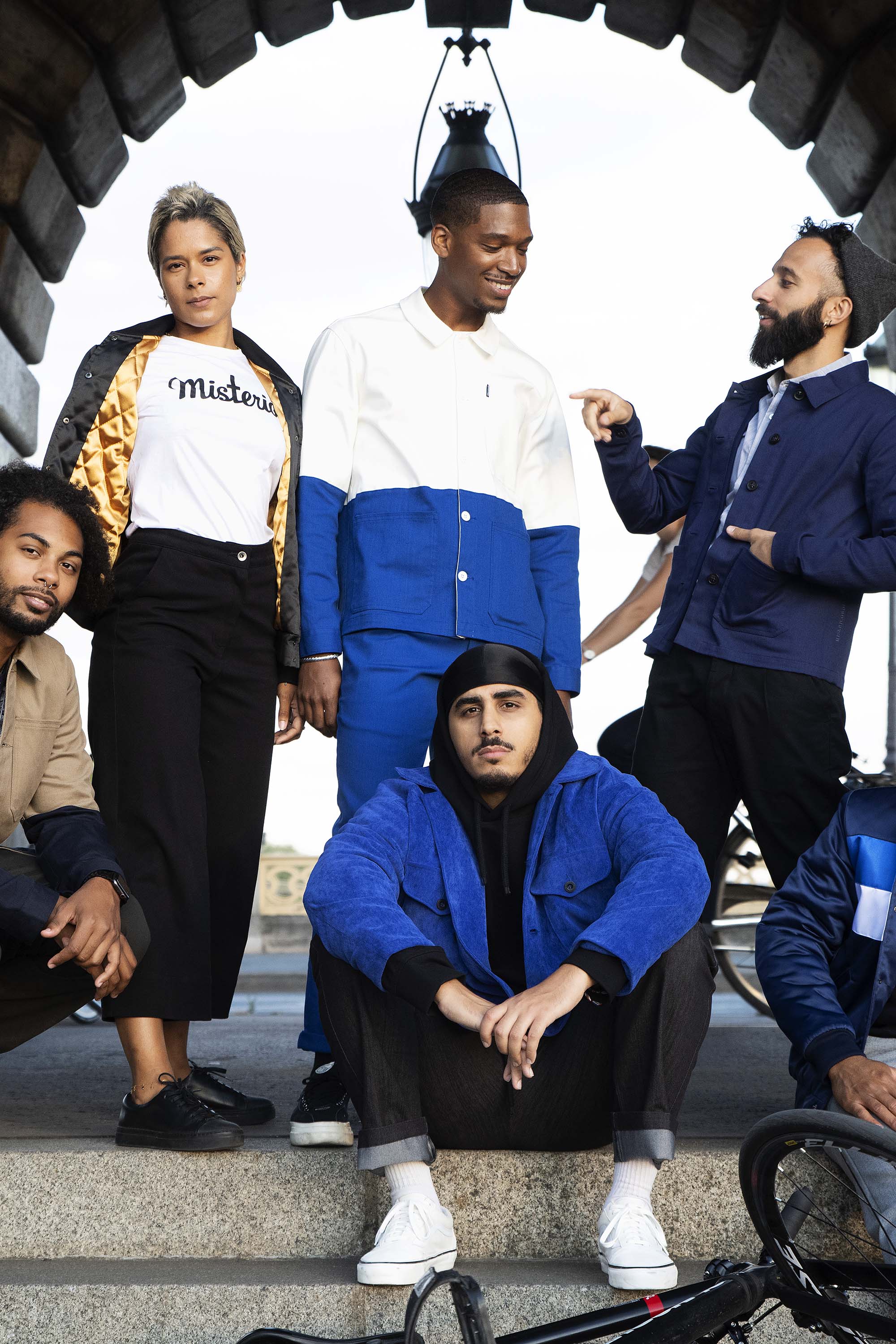 Groupe streetstyle mode parisienne cyclistes esprit streetwear casual et athleisure